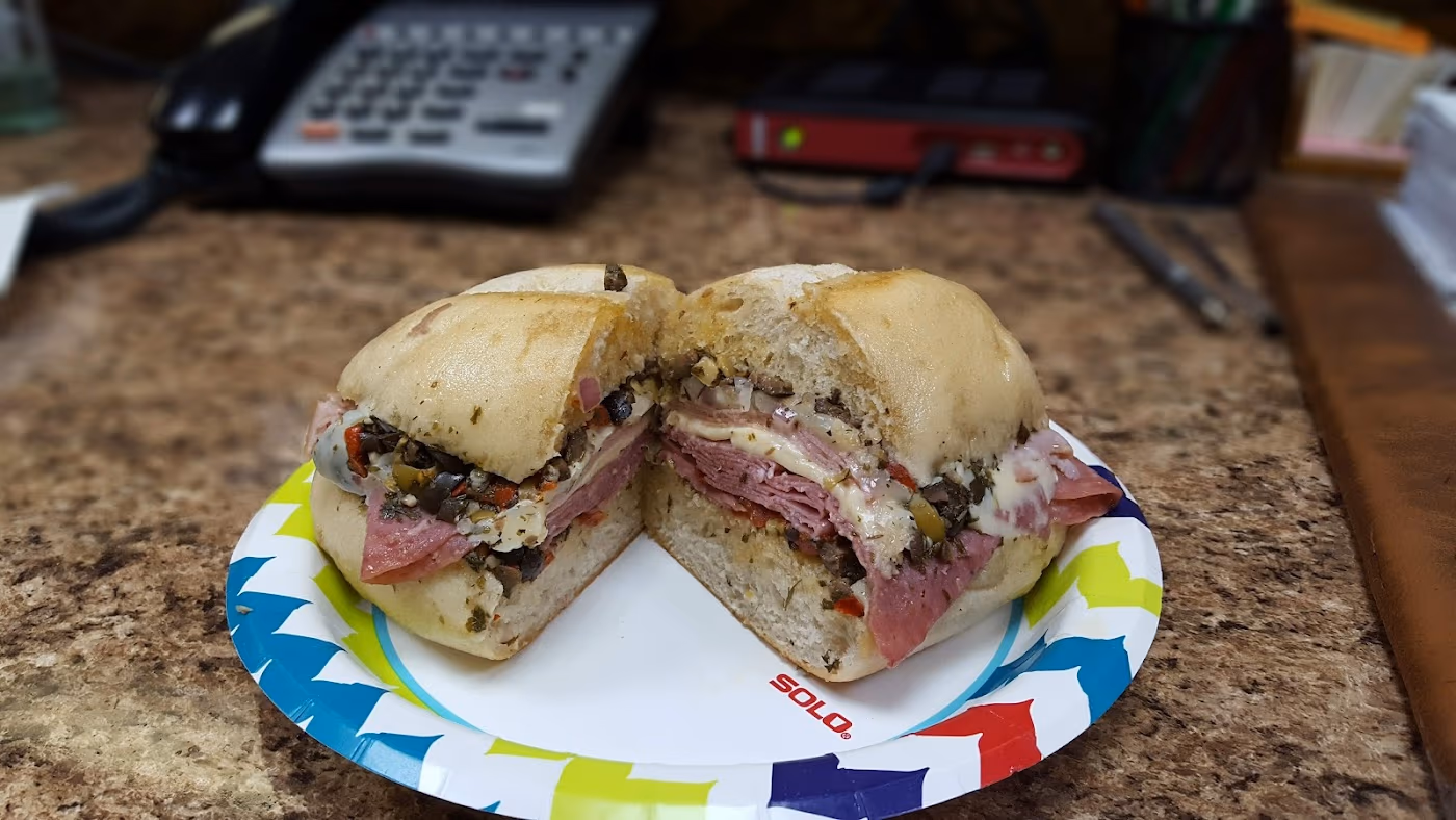 Hank's Sports Bar & Rumors Deli photo 2