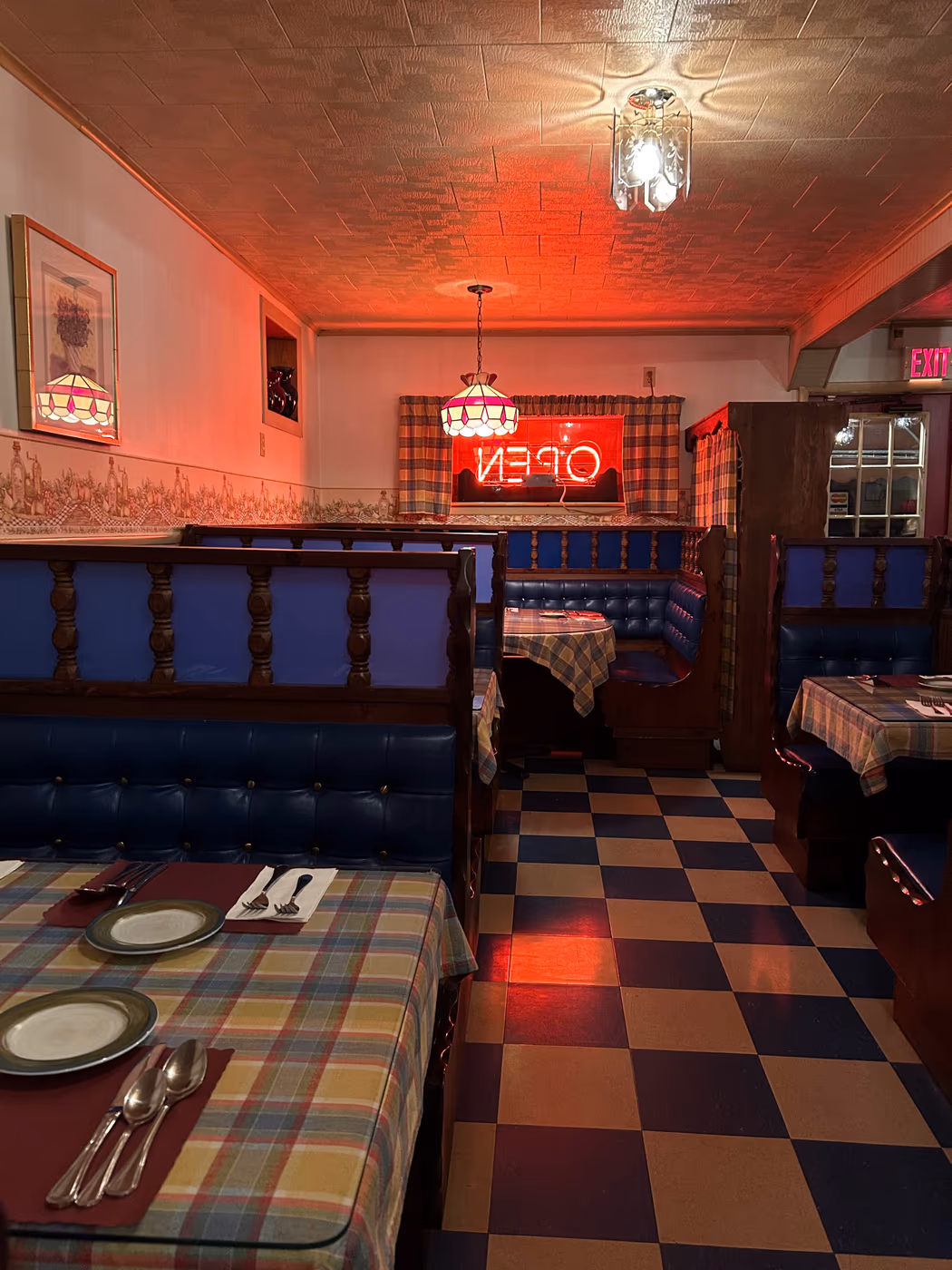 Harold's Restaurant & Lounge