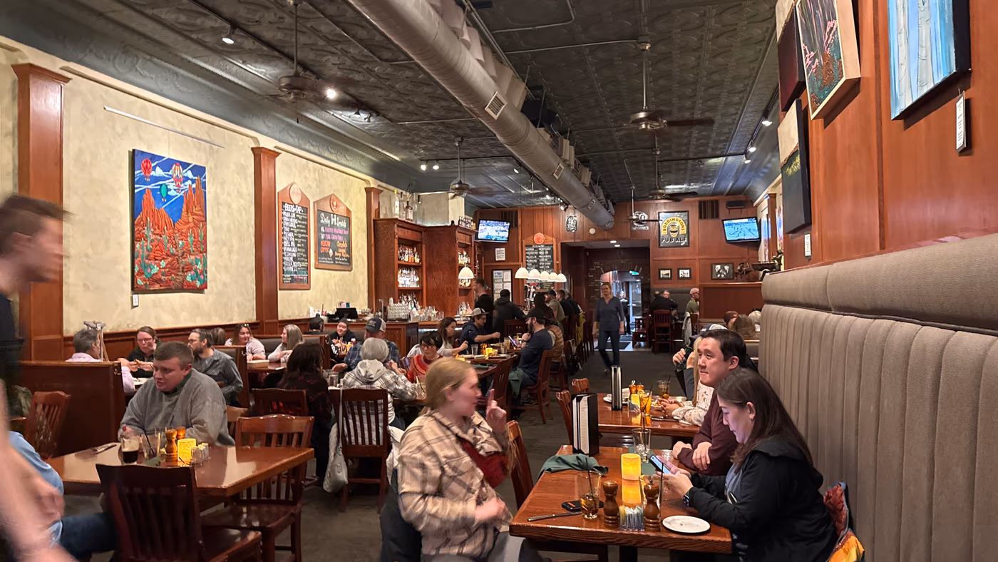 Henry's Pub photo 2