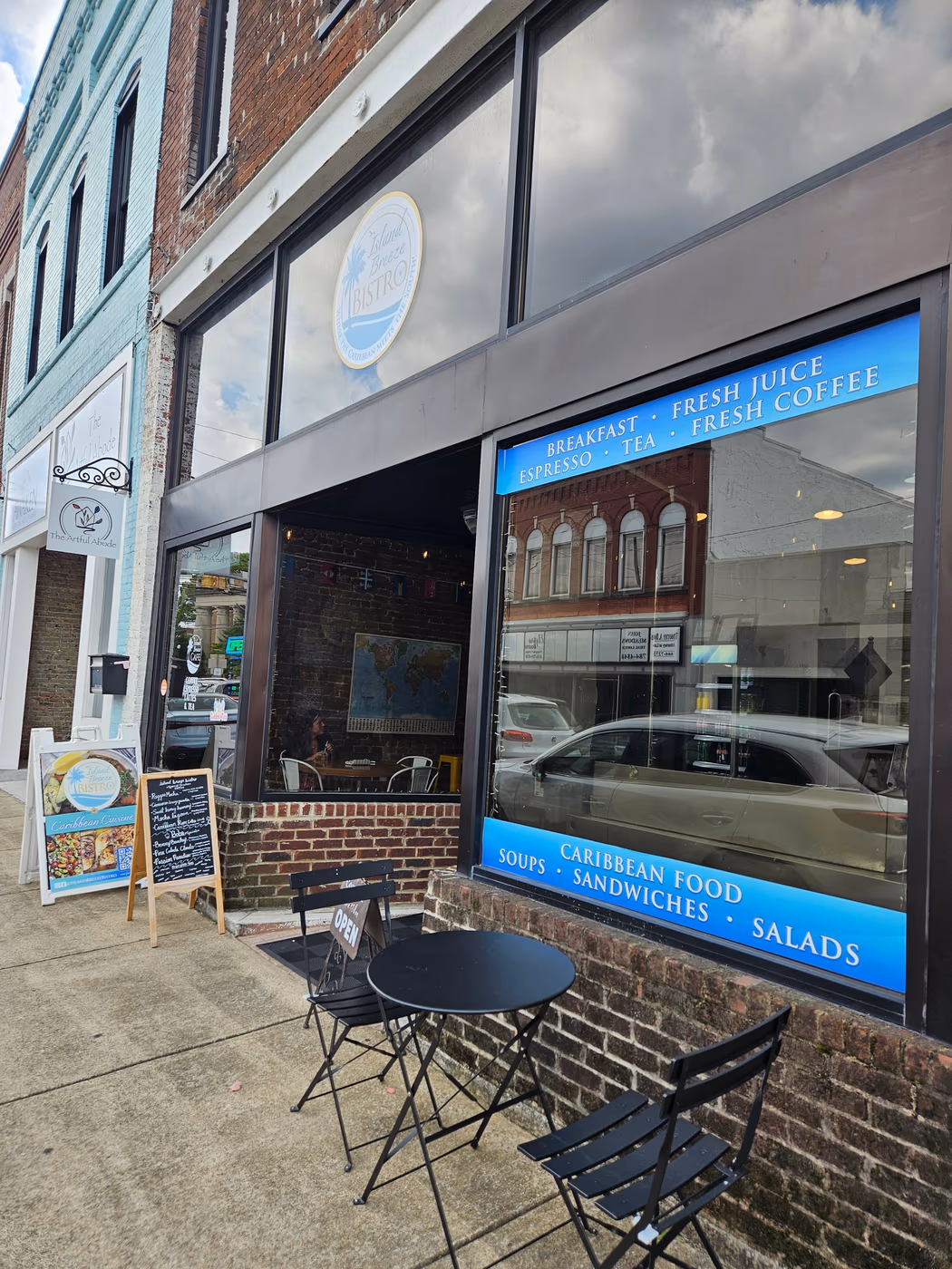 Island Breeze Bistro photo 3