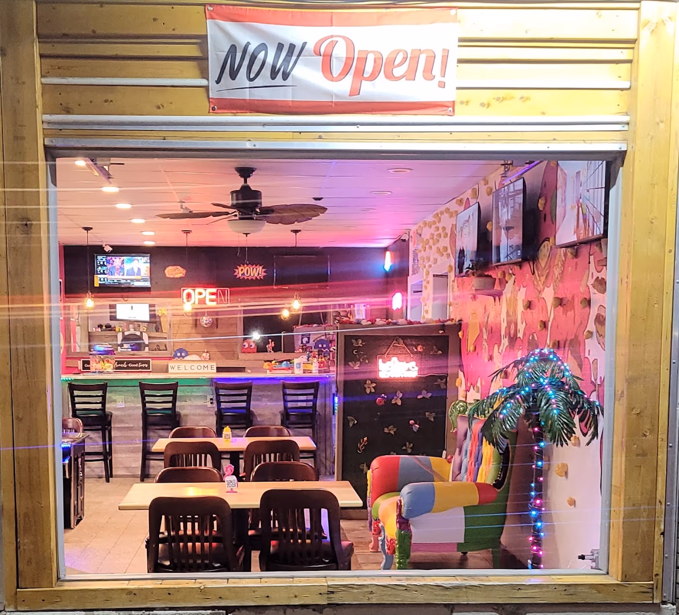 It's A Must Cafe' Feat. 21+