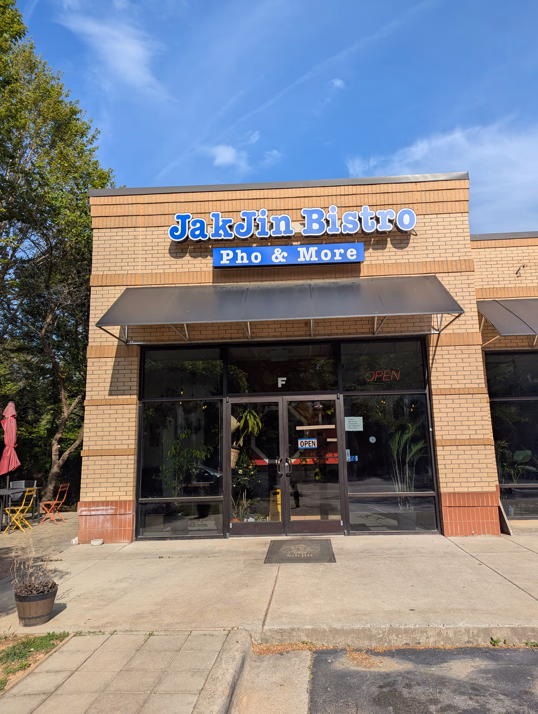 JakJin Pho & More
