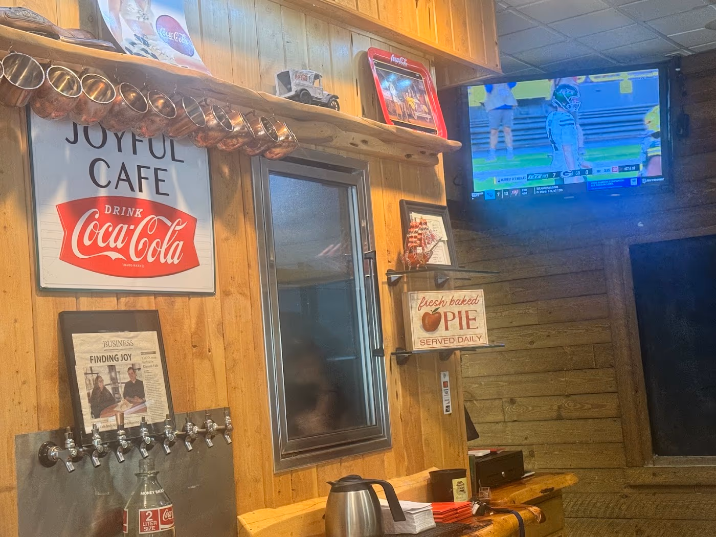 Joyful cafe photo 3