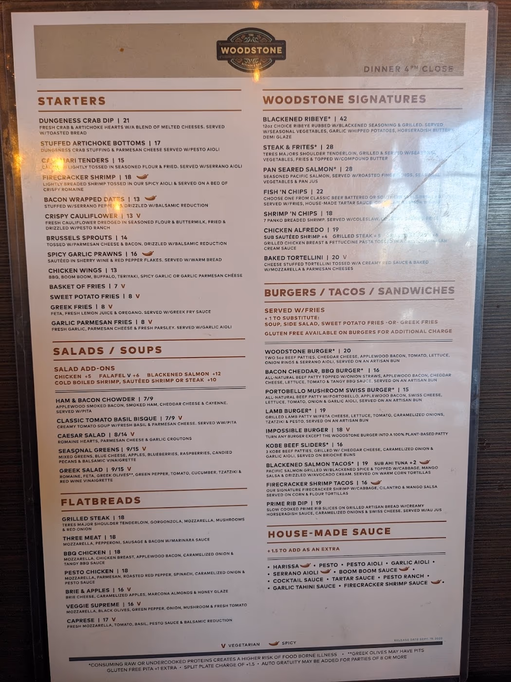 Kafe Neo Woodstone Taverna (Kafe Neo Woodstone Group)