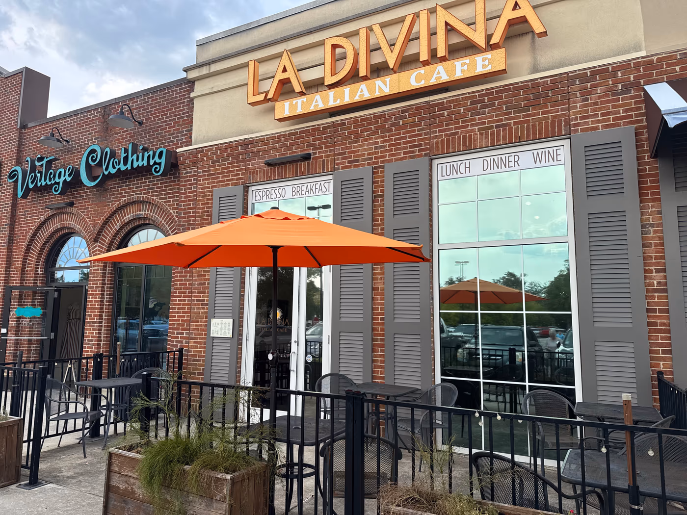 La Divina Italian Coffee Cafe photo 2