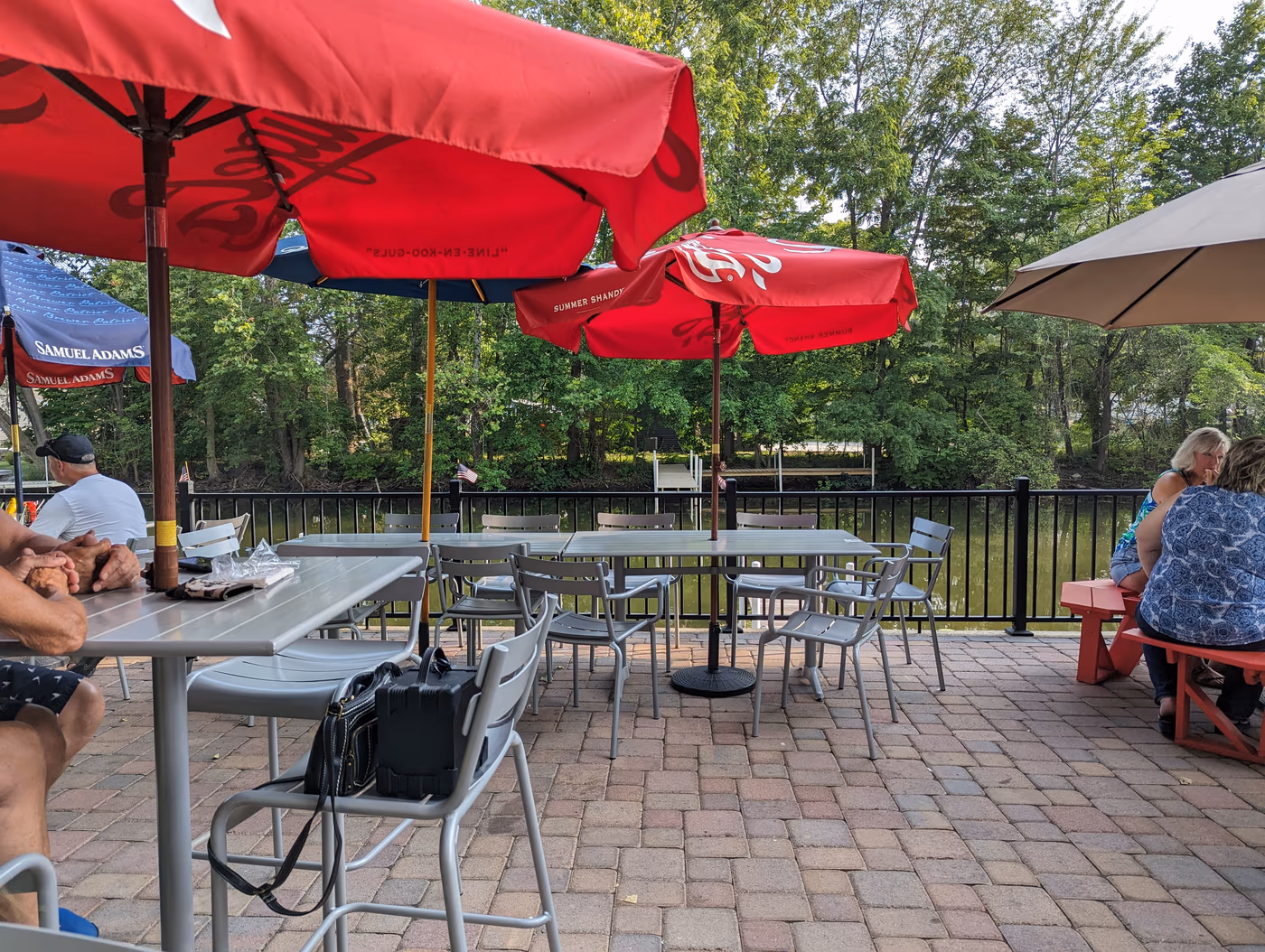 Lakelife Bar & Grill photo 3