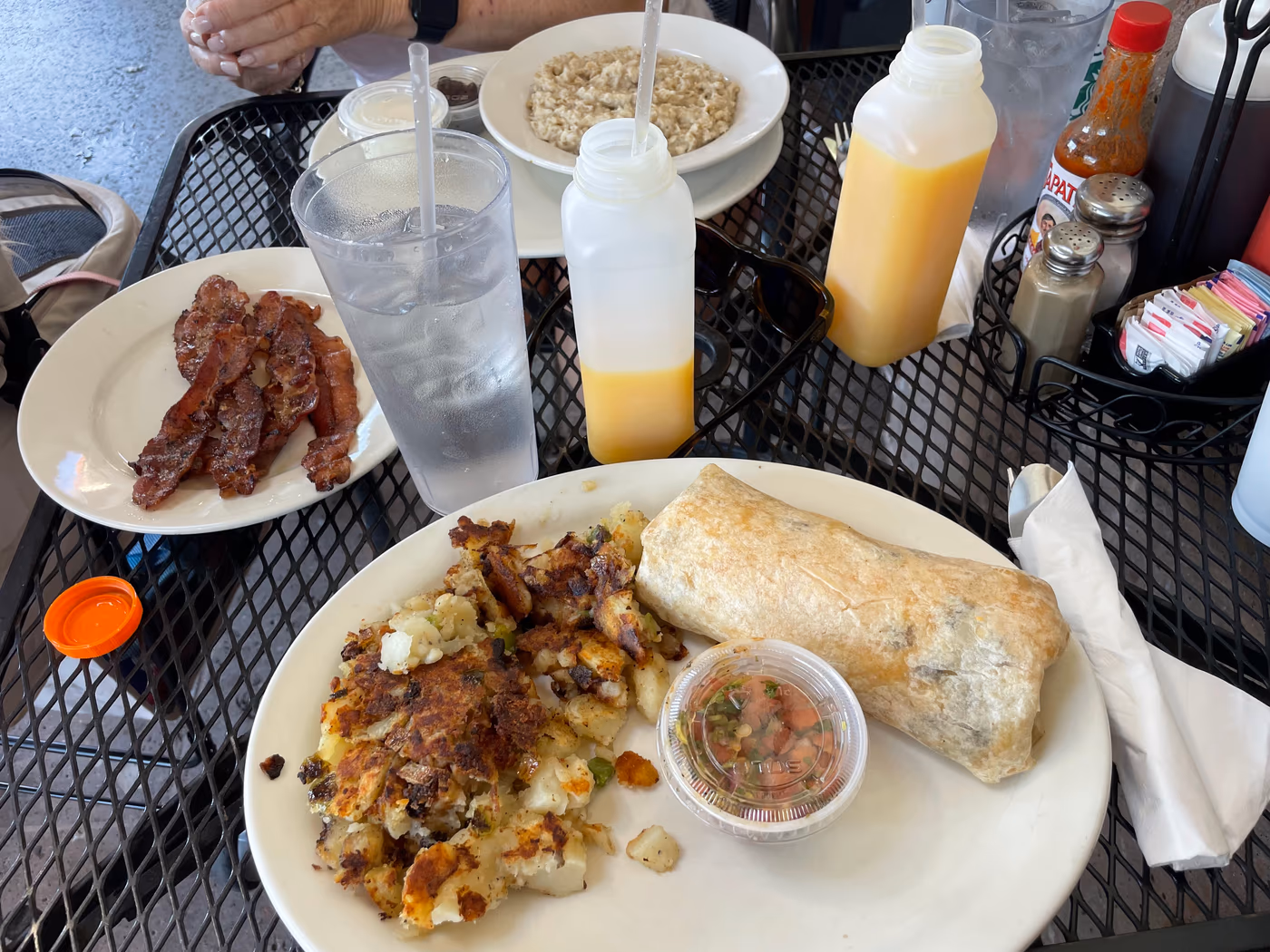 Latte Da Bagelry and Grill