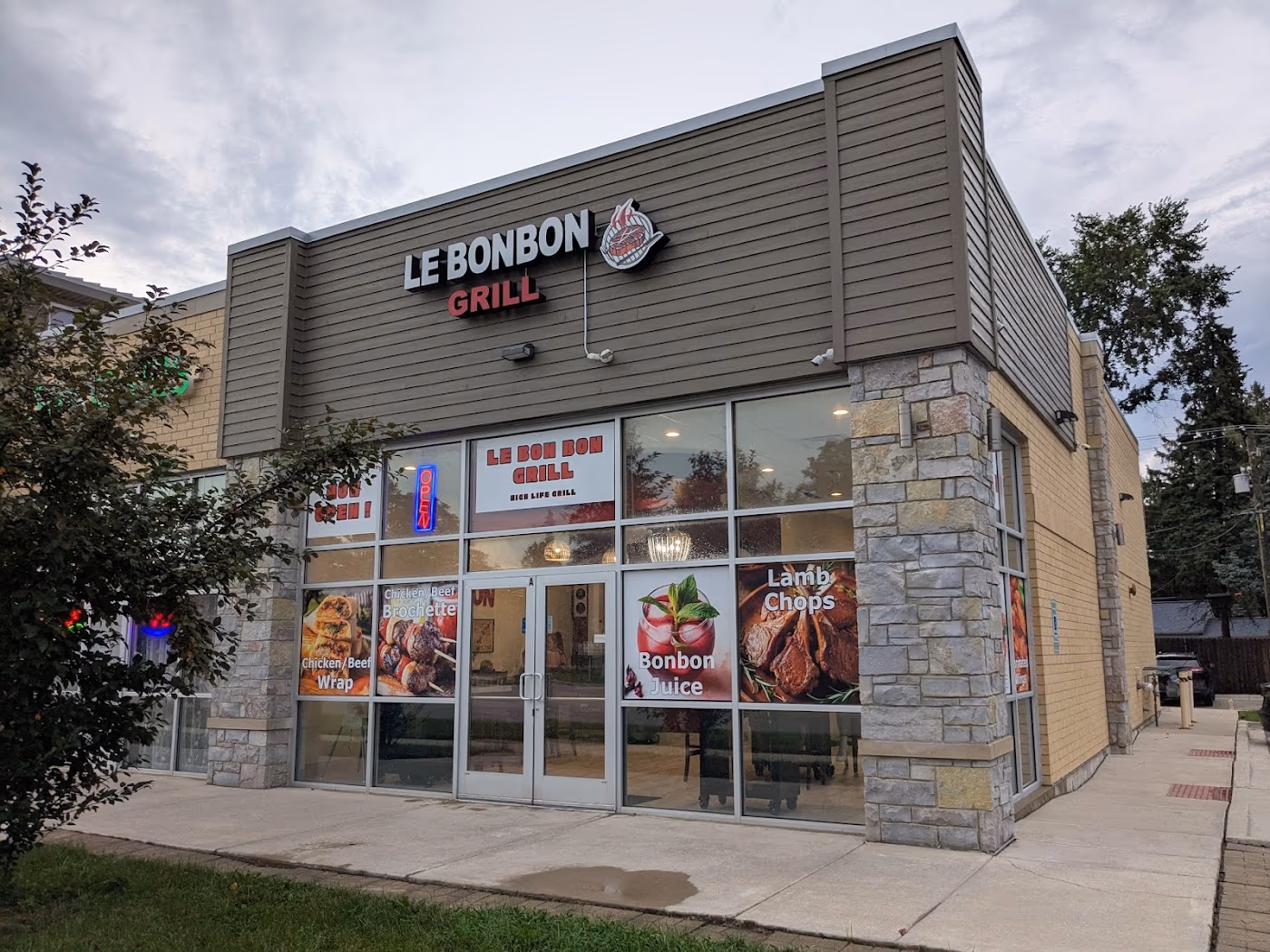 LE BON BON GRILL photo 2