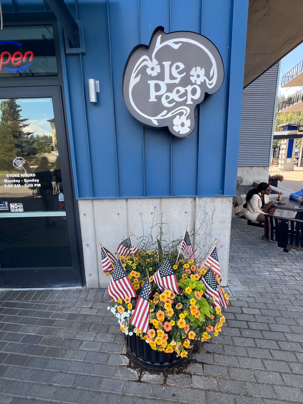 Le Peep Cafe photo 3