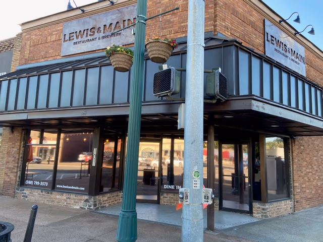 Lewis & Main Restaurant & Bar photo 2