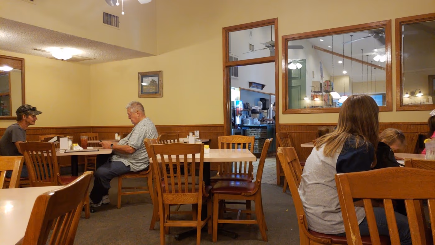 Lindy's Restaurant photo 3