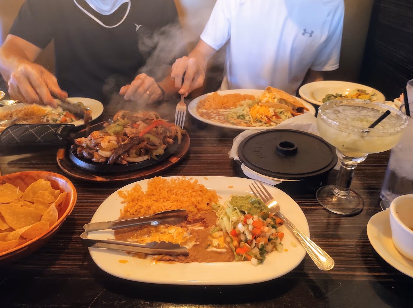 Los Domingos Restaurant and Lounge photo 2