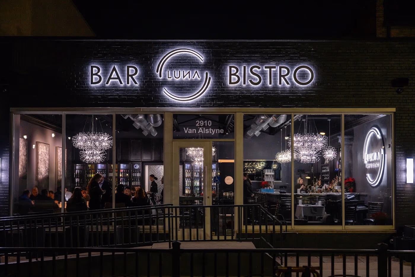 Luna Bar & Bistro photo 3