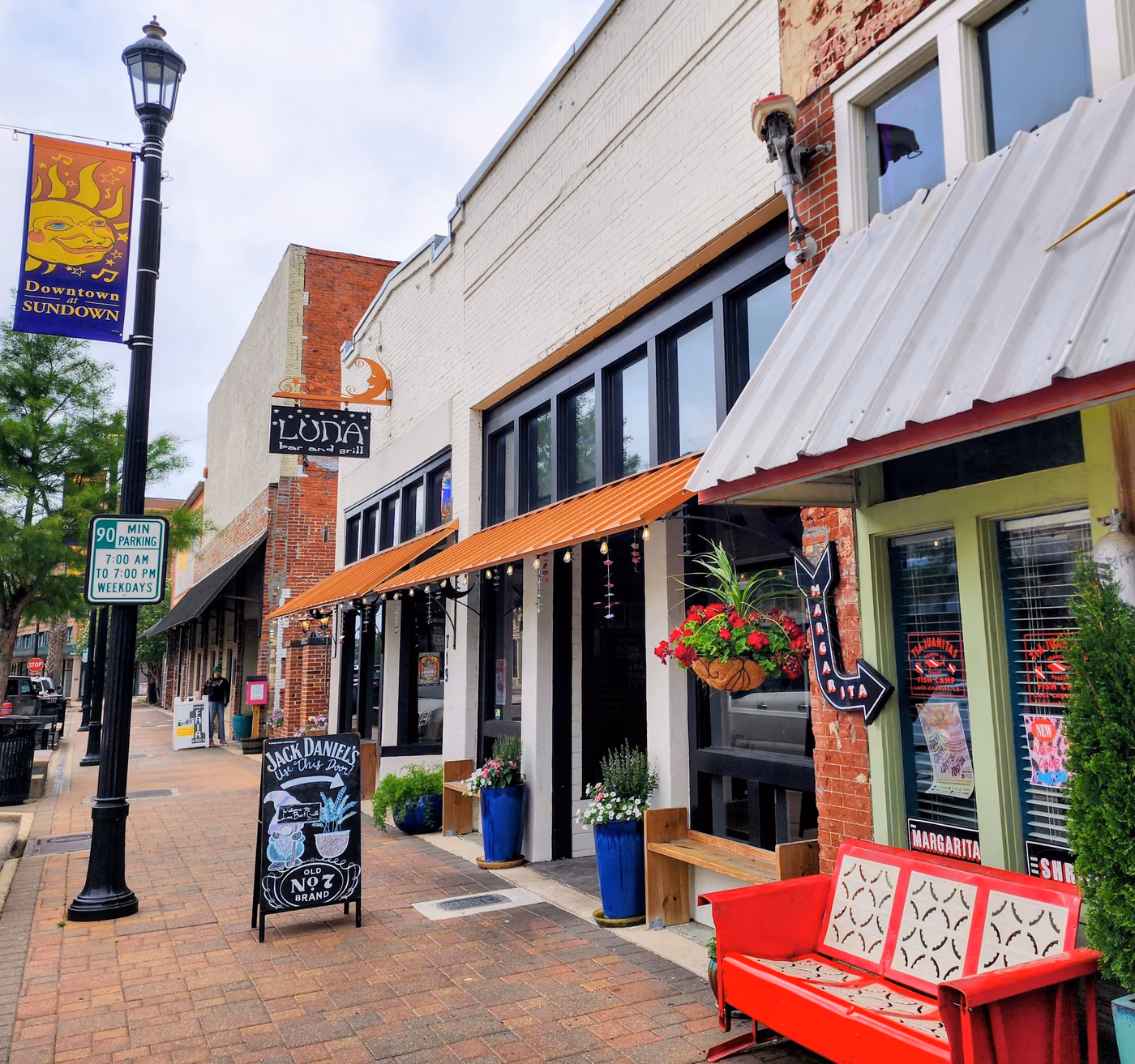 LUNA Bar & Grill Downtown