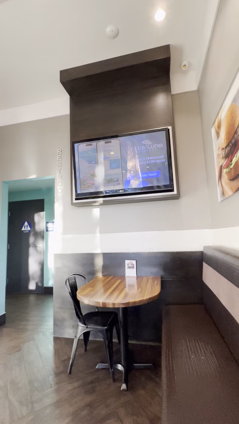 Luna Grill Lake Forest photo 2