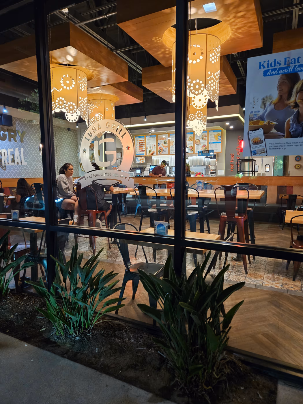 Luna Grill Rancho Cucamonga photo 3