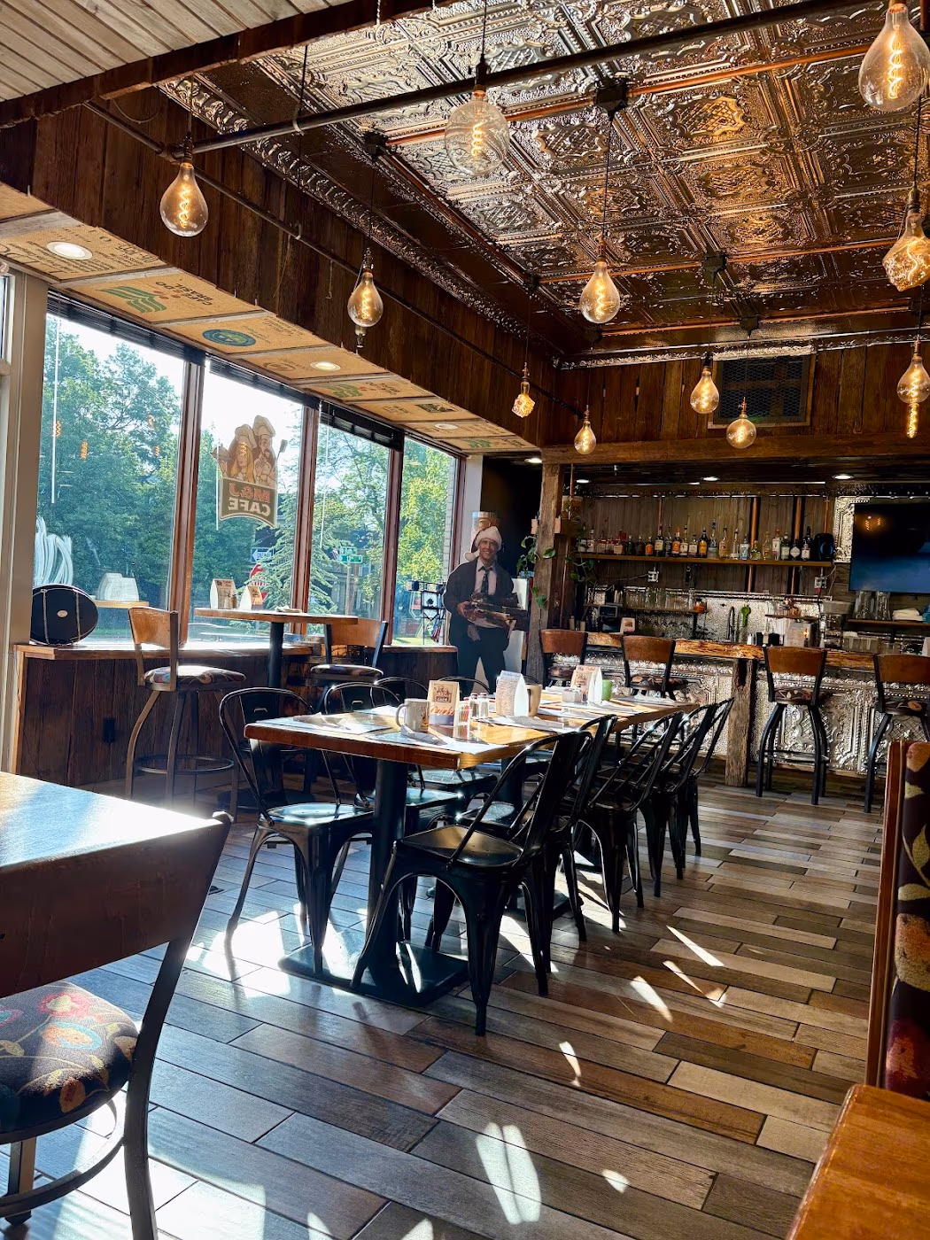 M & J Cafe and Food Truck