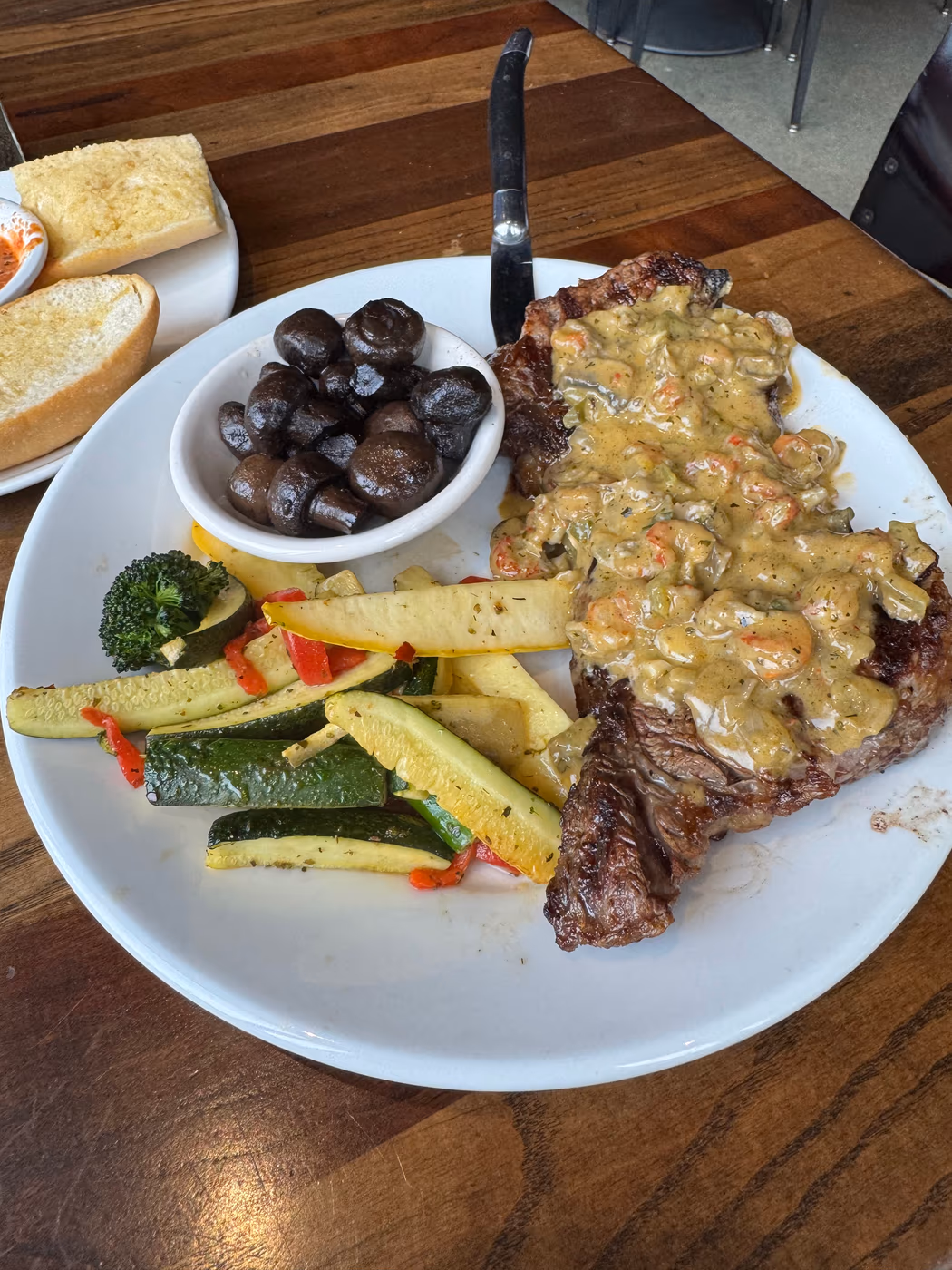 MAD House 101 Restaurant & Bar