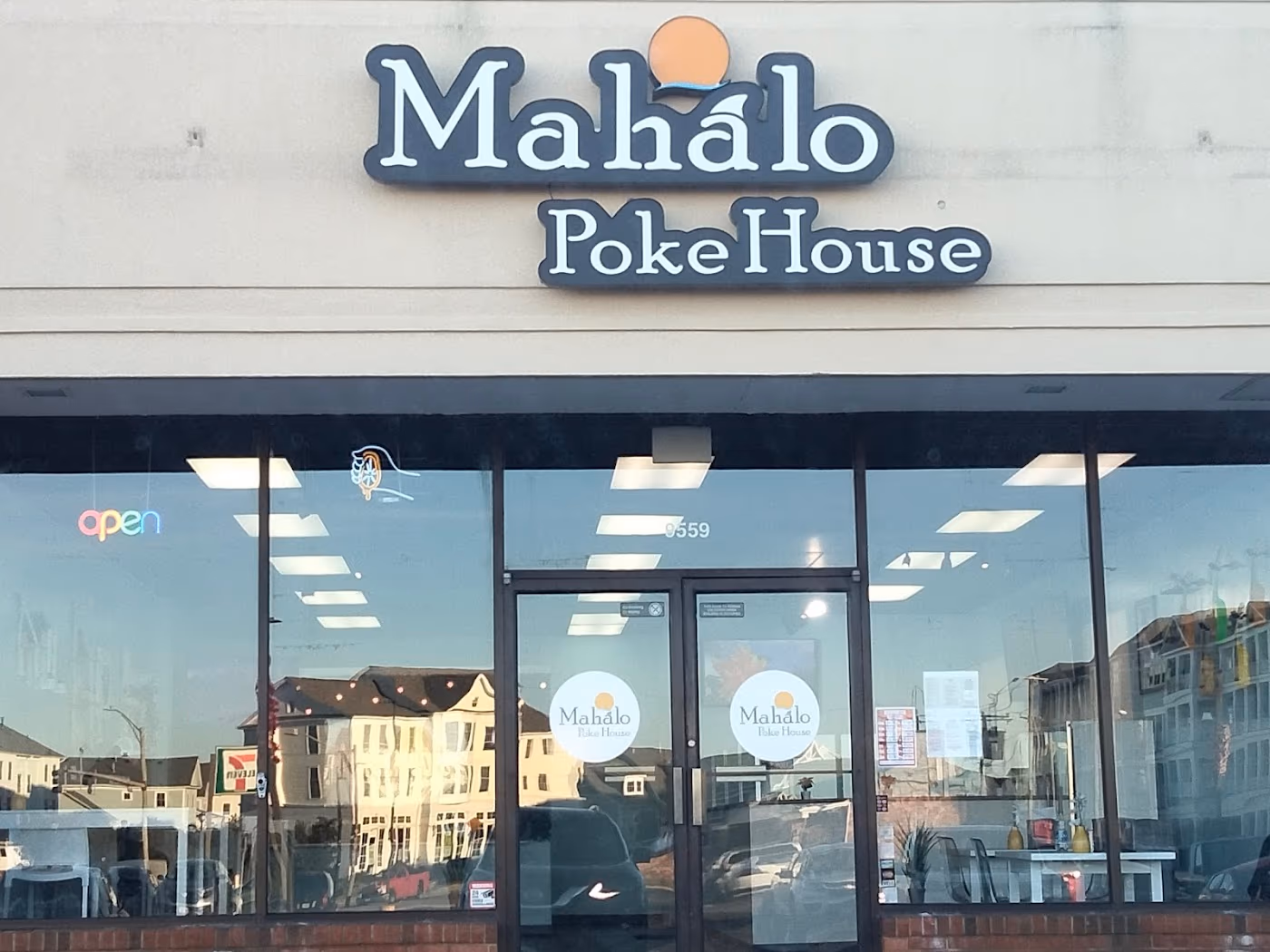 Mahalo Poke House photo 4