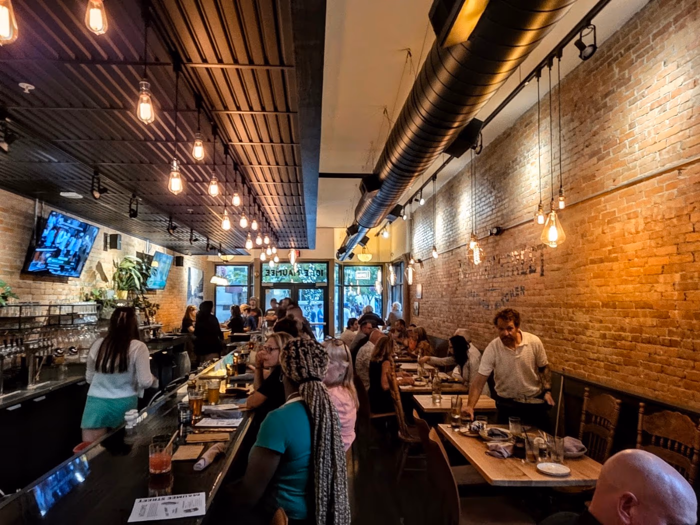 Maumee Street: taproom + kitchen