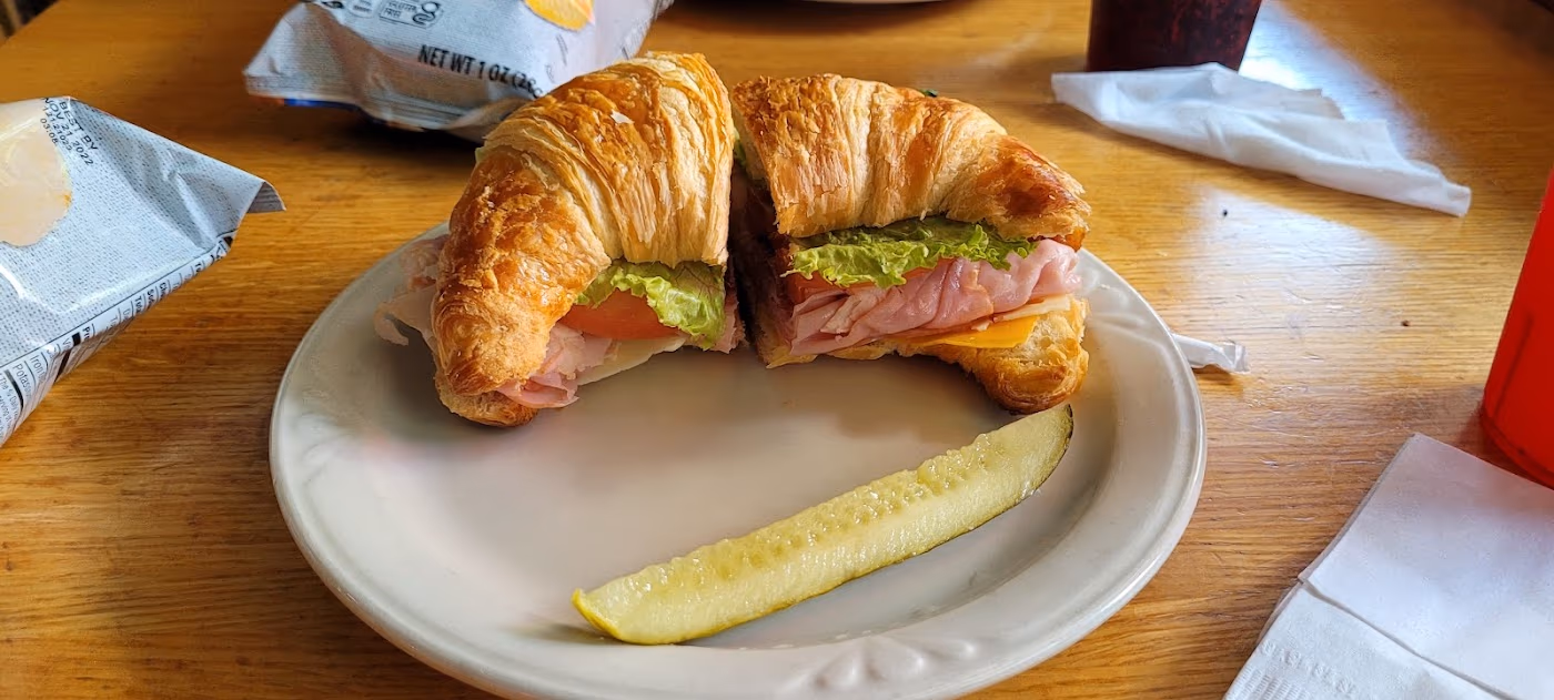 Max & Emily's Eatery photo 4