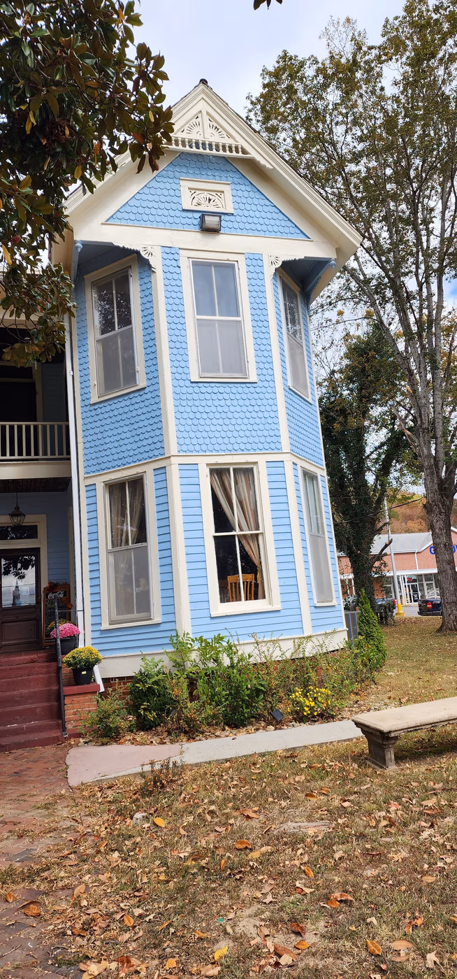 McCutchen's Magnolia House photo 2
