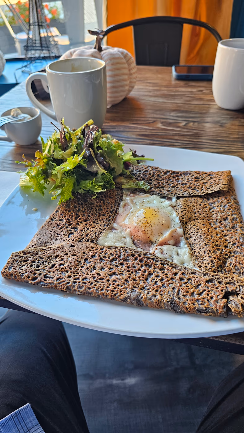 Mel's Petit Café
