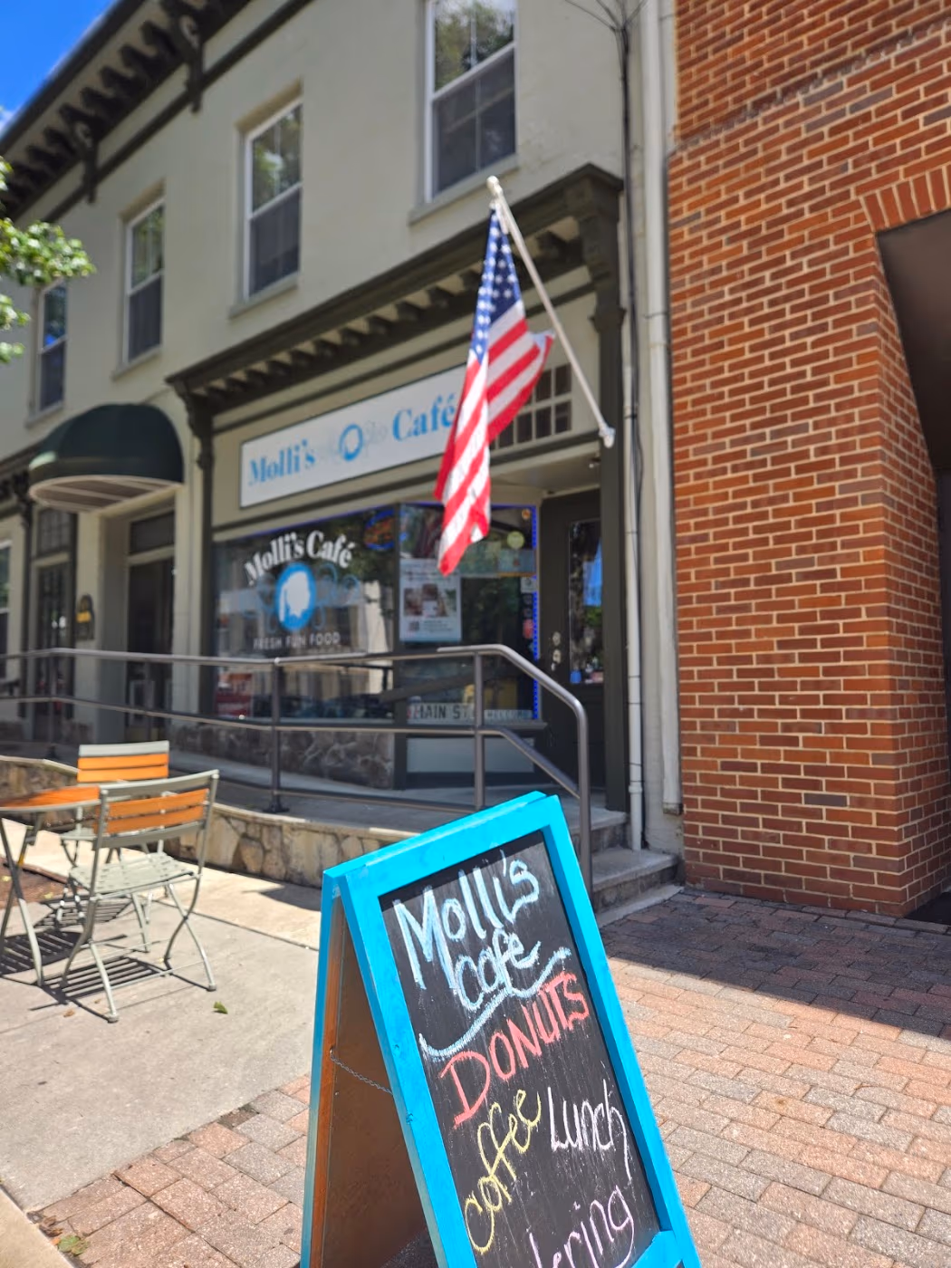 Molli's Cafe photo 3