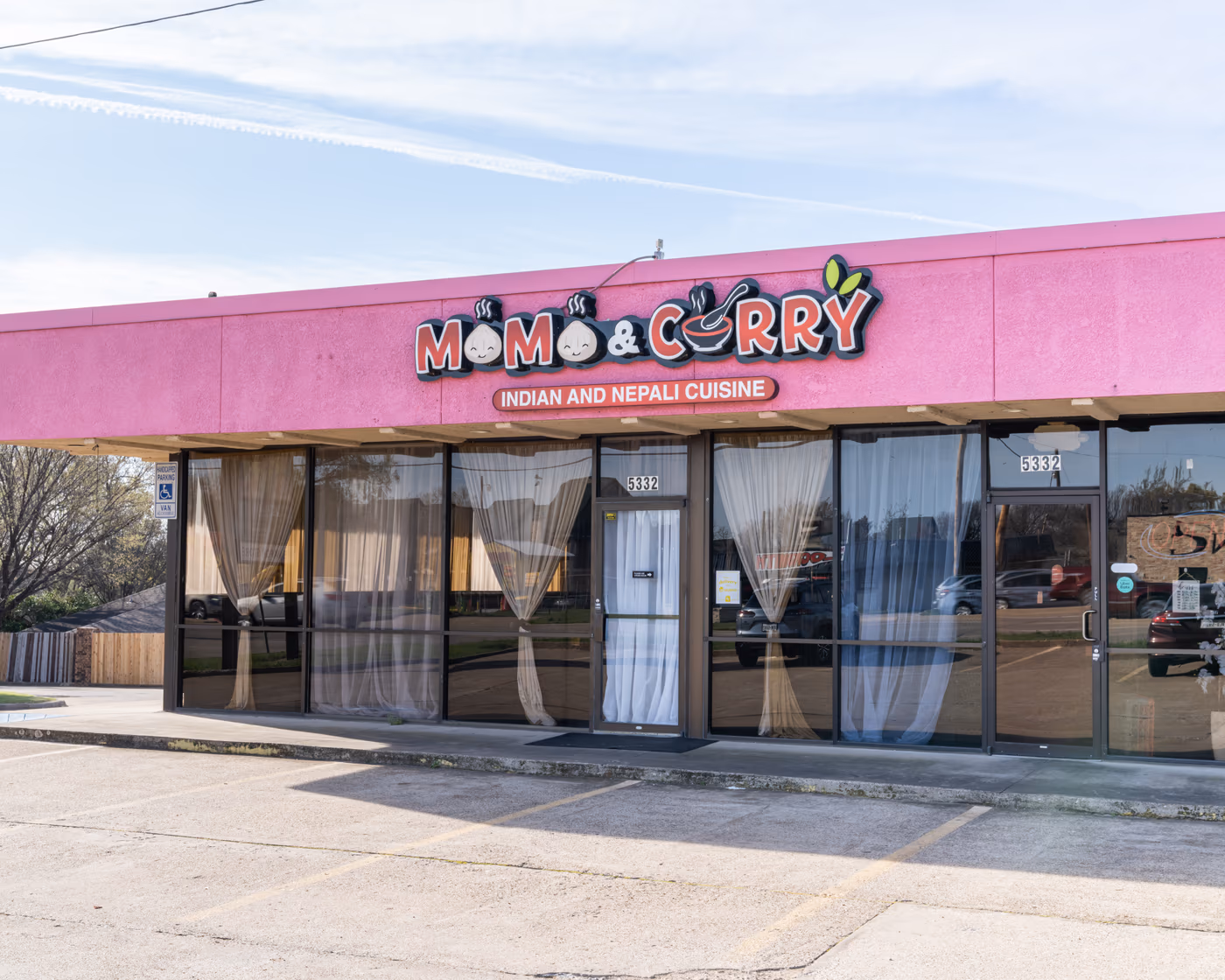 MOMO Curry Forney
