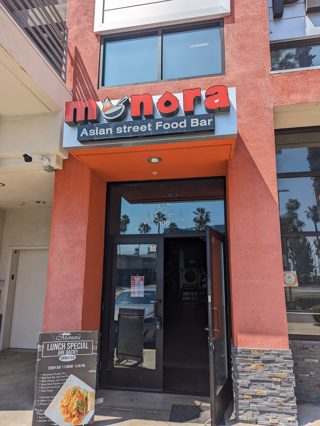 Monora La Palma Asian Street Food Bar photo 2