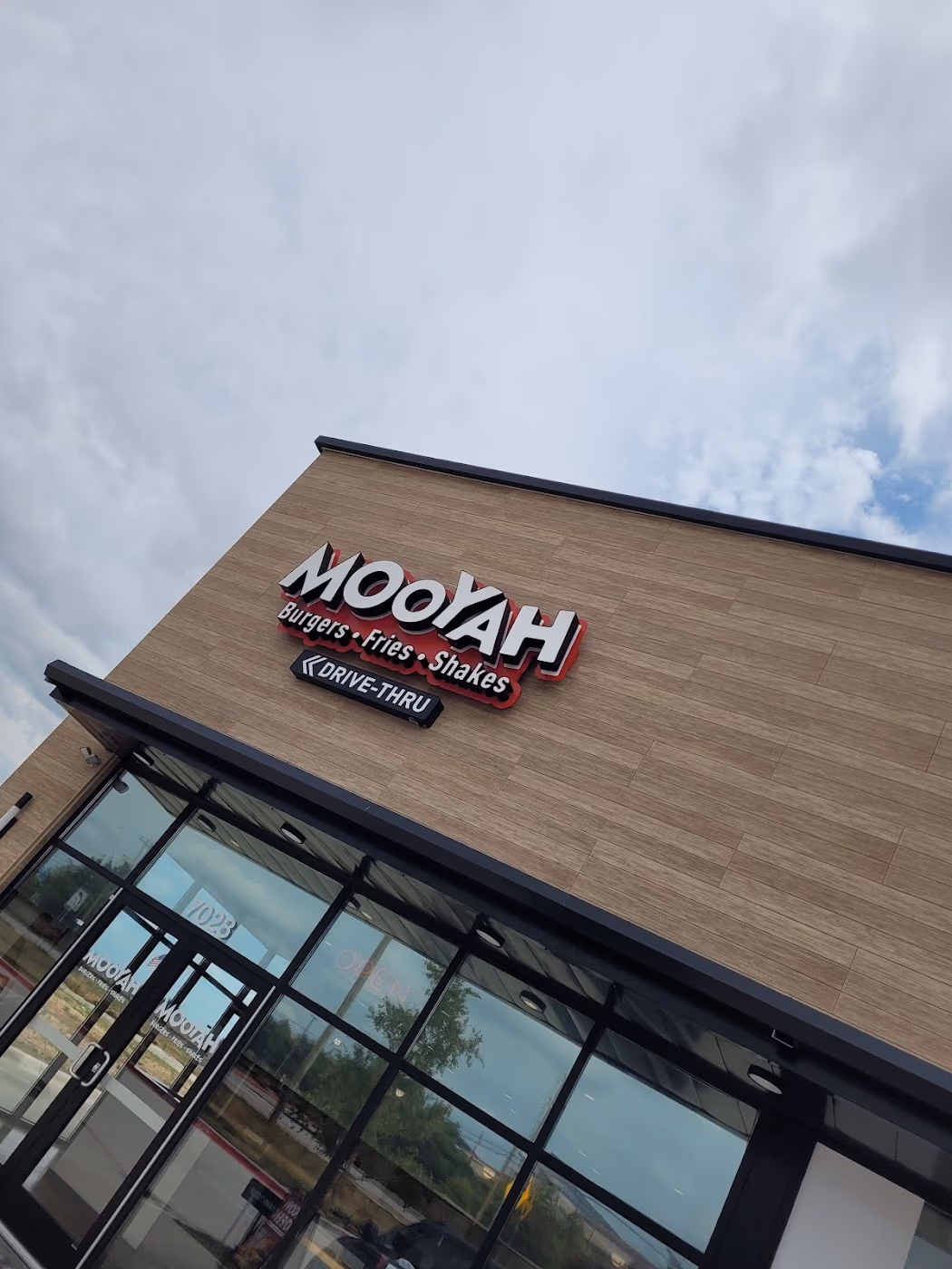 MOOYAH Burgers, Fries & Shakes photo 2