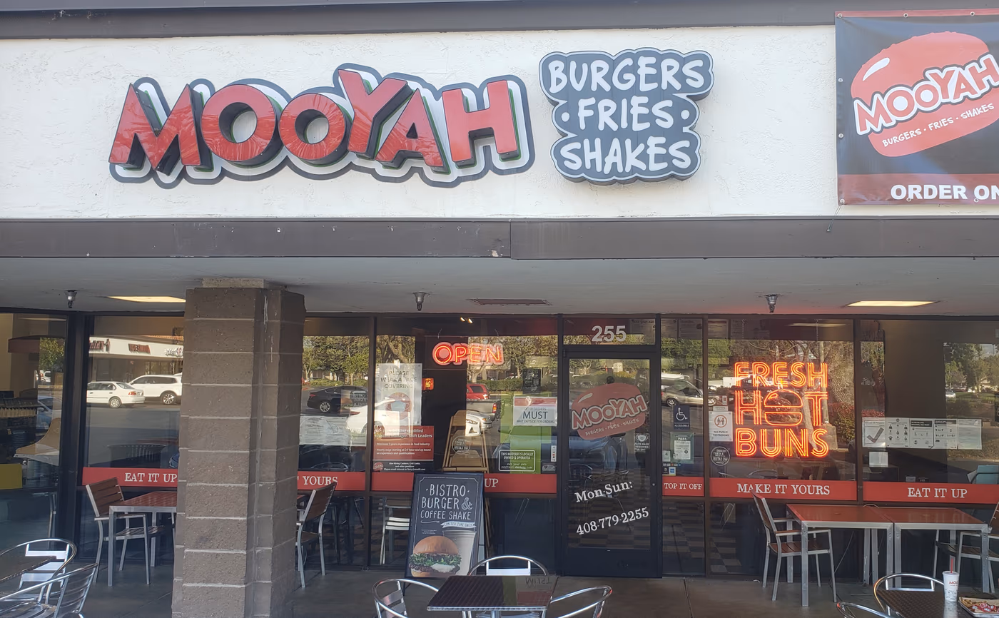 MOOYAH Burgers, Fries & Shakes