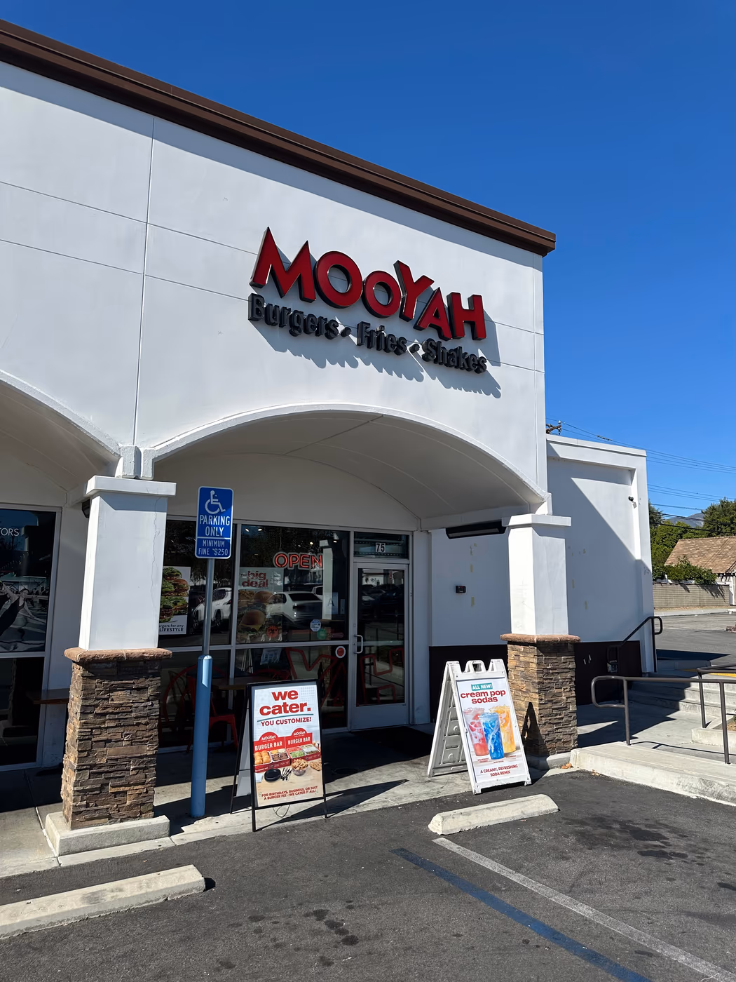 MOOYAH Burgers, Fries & Shakes
