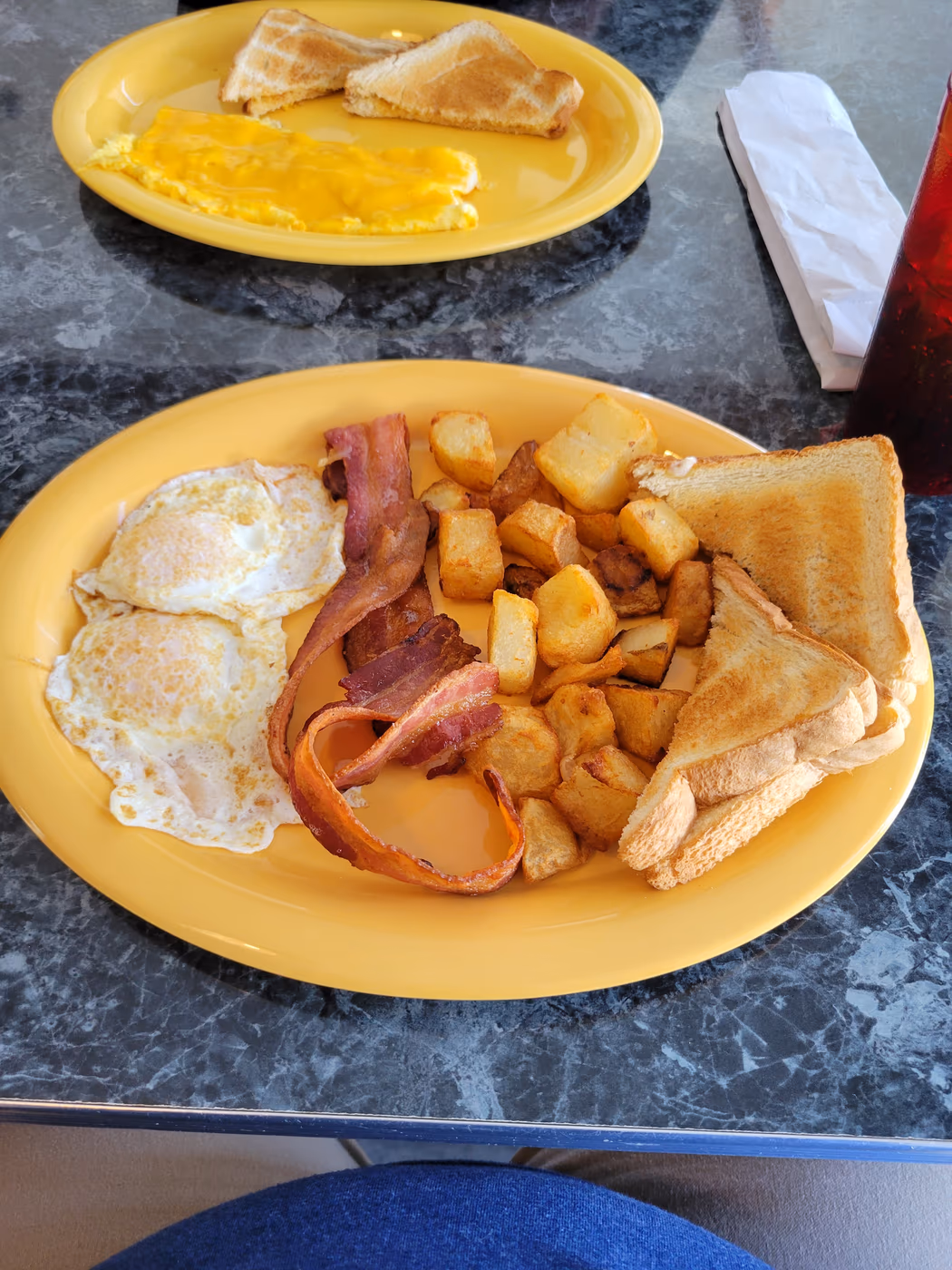Mundy's Bar & Grill photo 3