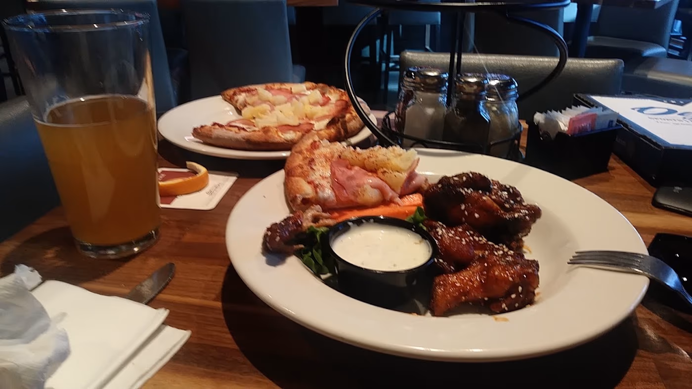 Oggi's Sports Brewhouse Pizza photo 4
