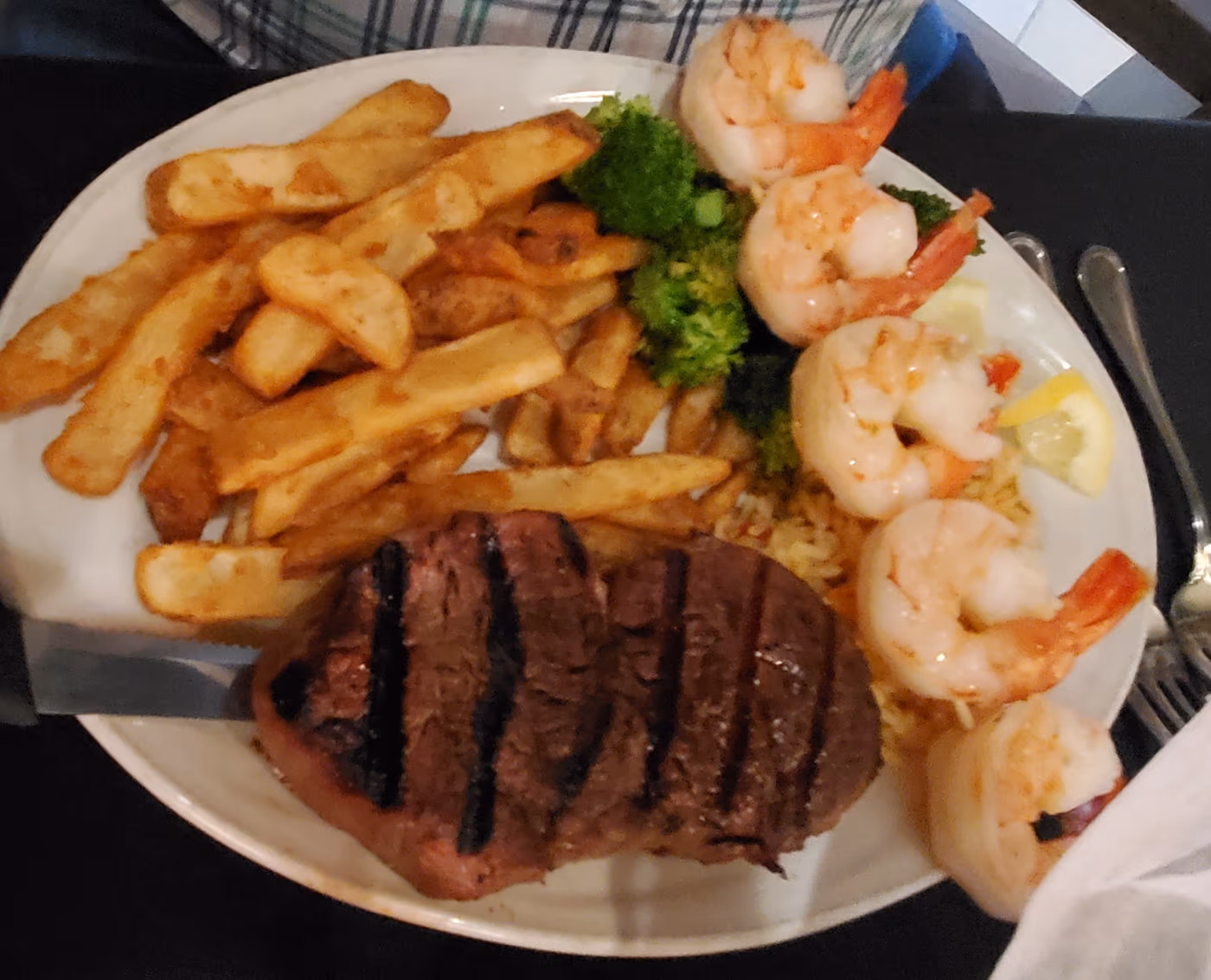 Oscar's Restaurant & Lounge photo 3