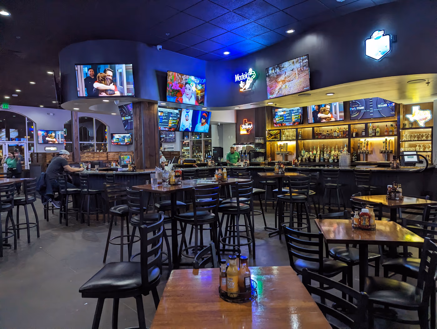 Outta Bounds Bar & Grill photo 4