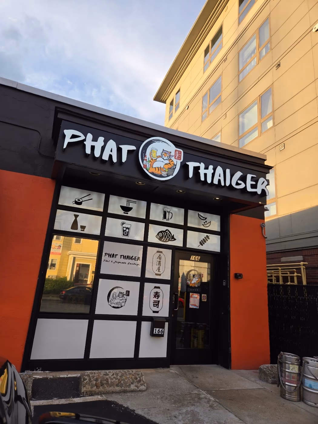 Phat Thaiger photo 4