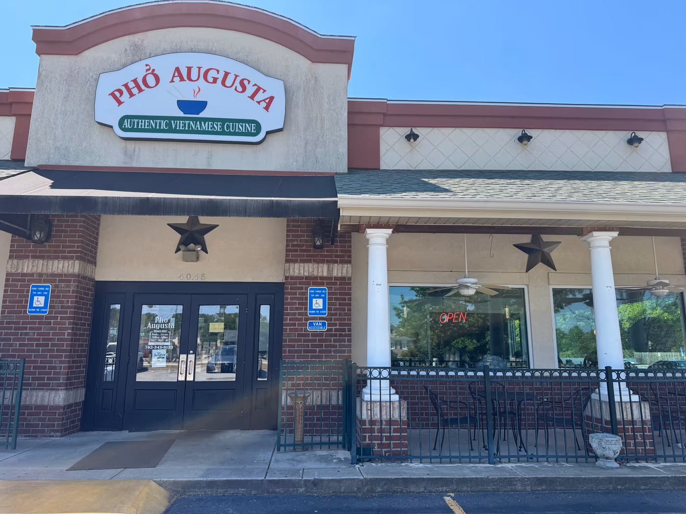Pho Augusta photo 3
