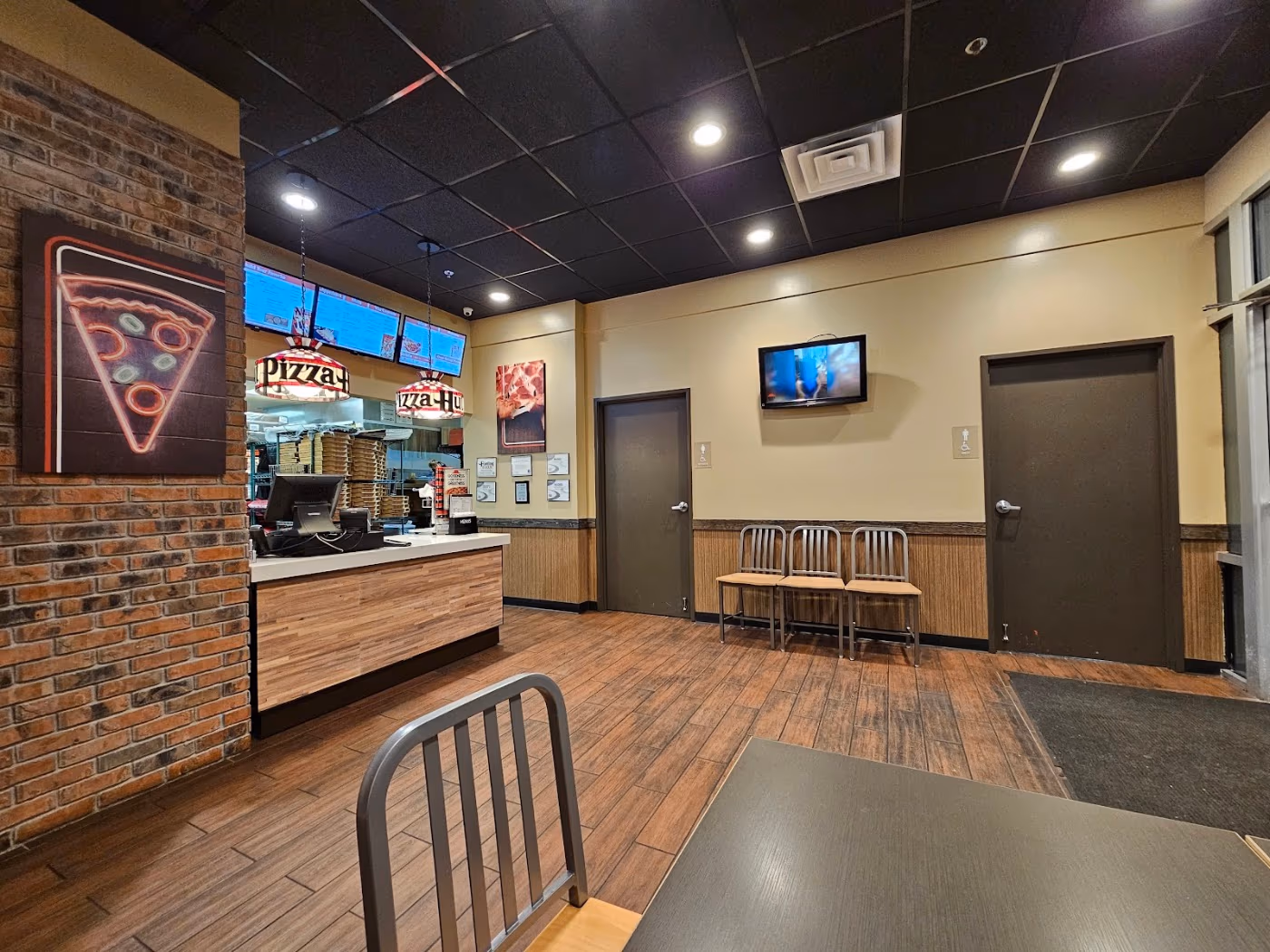 Pizza Hut photo 2