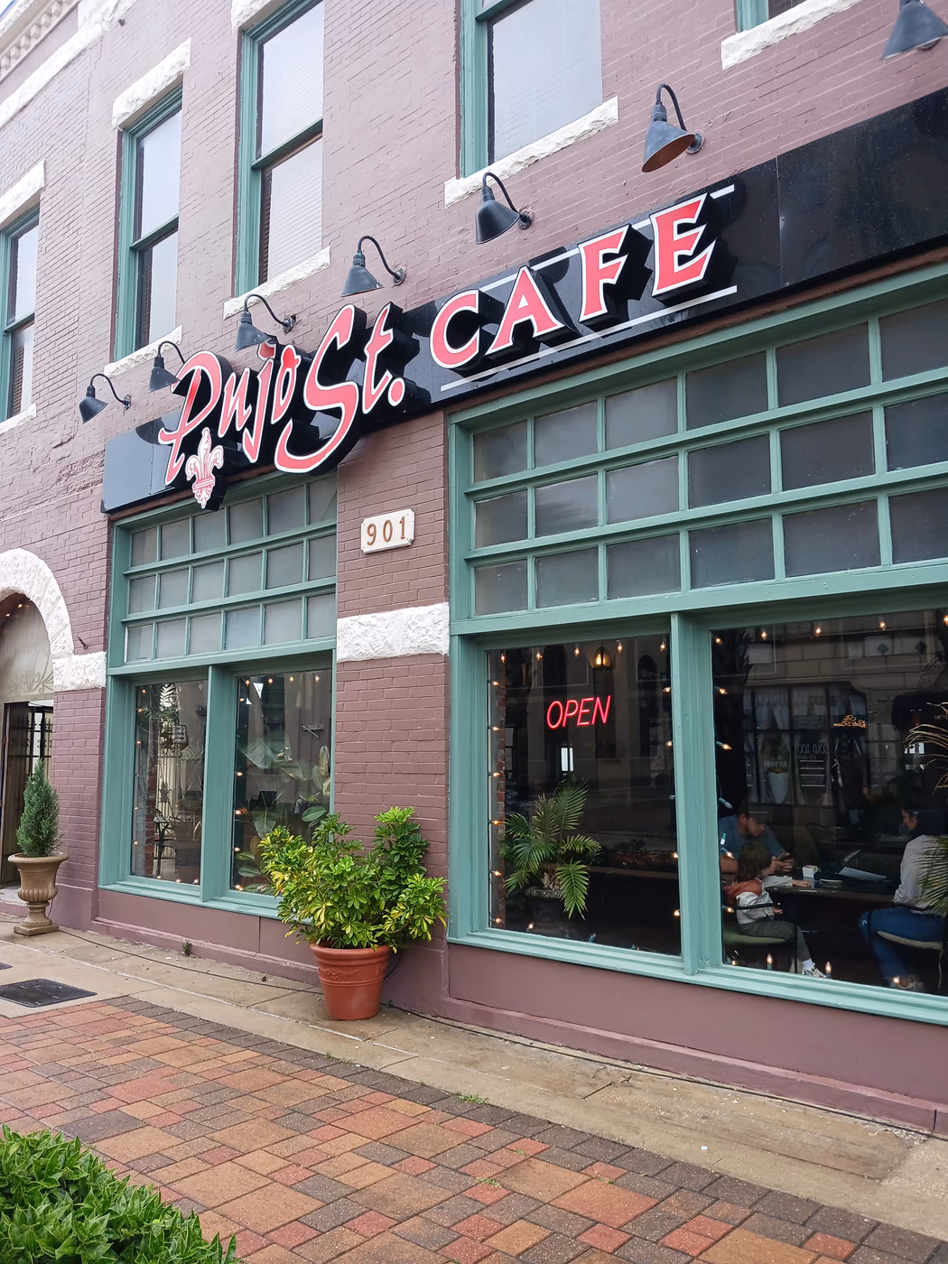 Pujo St Cafe