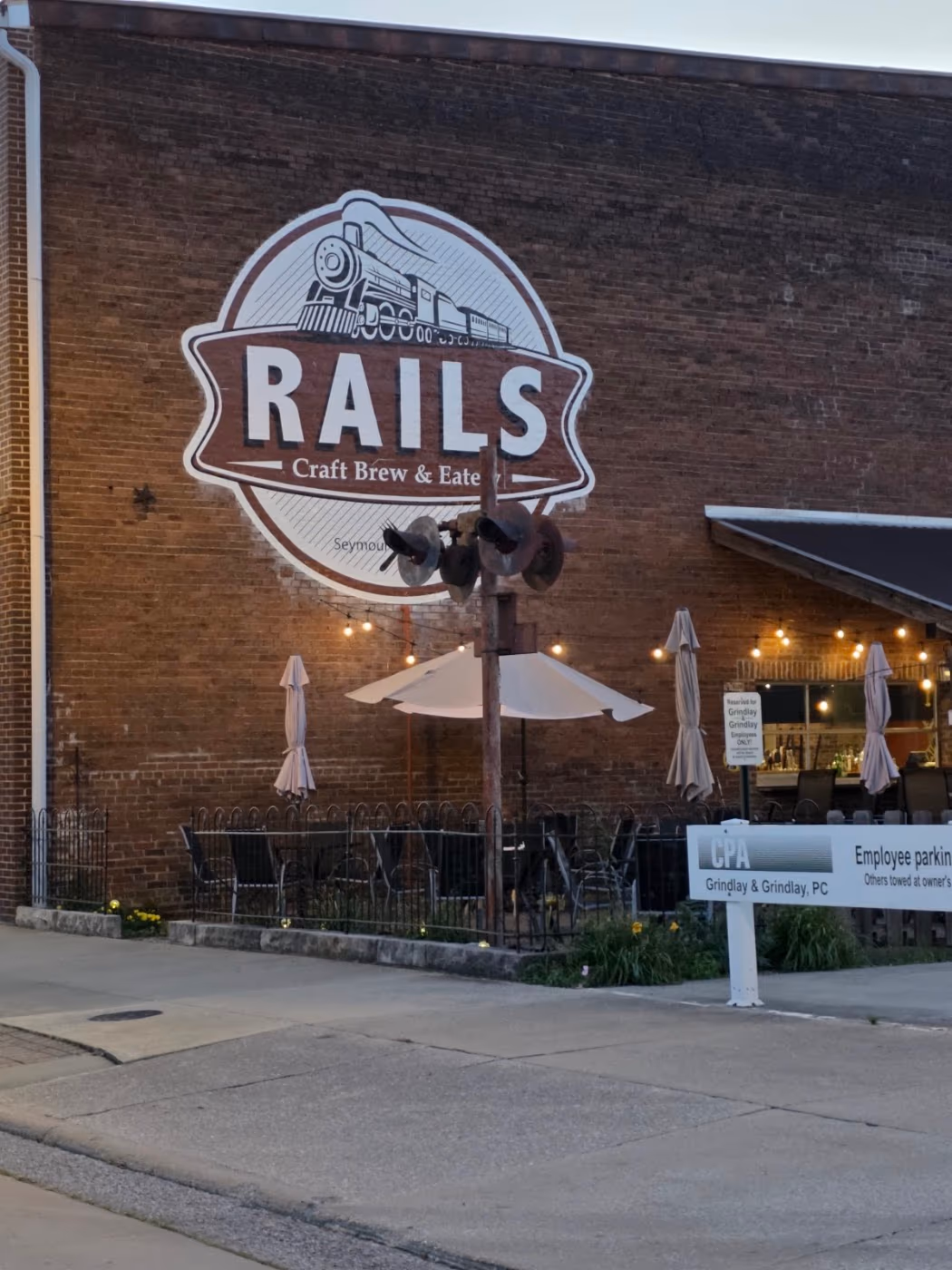 Rails Craft Brew & Eatery photo 4