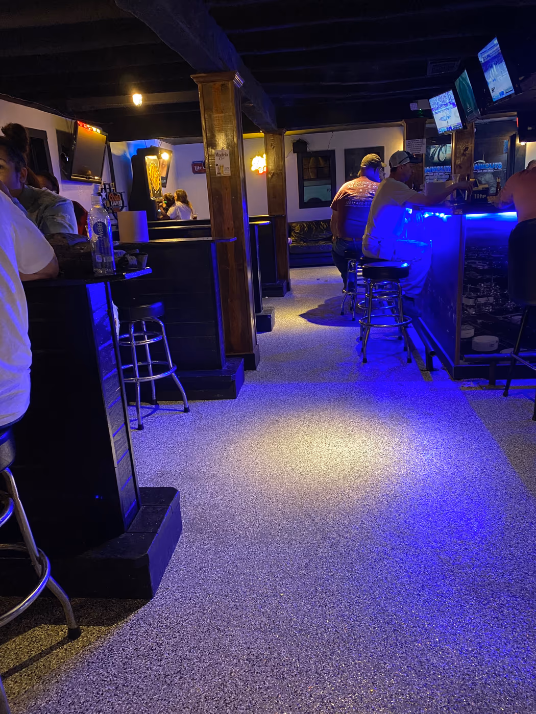 Rainouts Bar & Grill