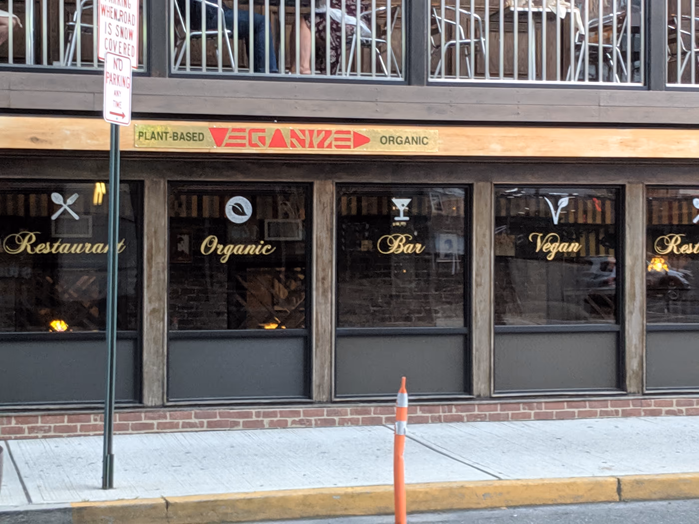 Red's Leaf Café
