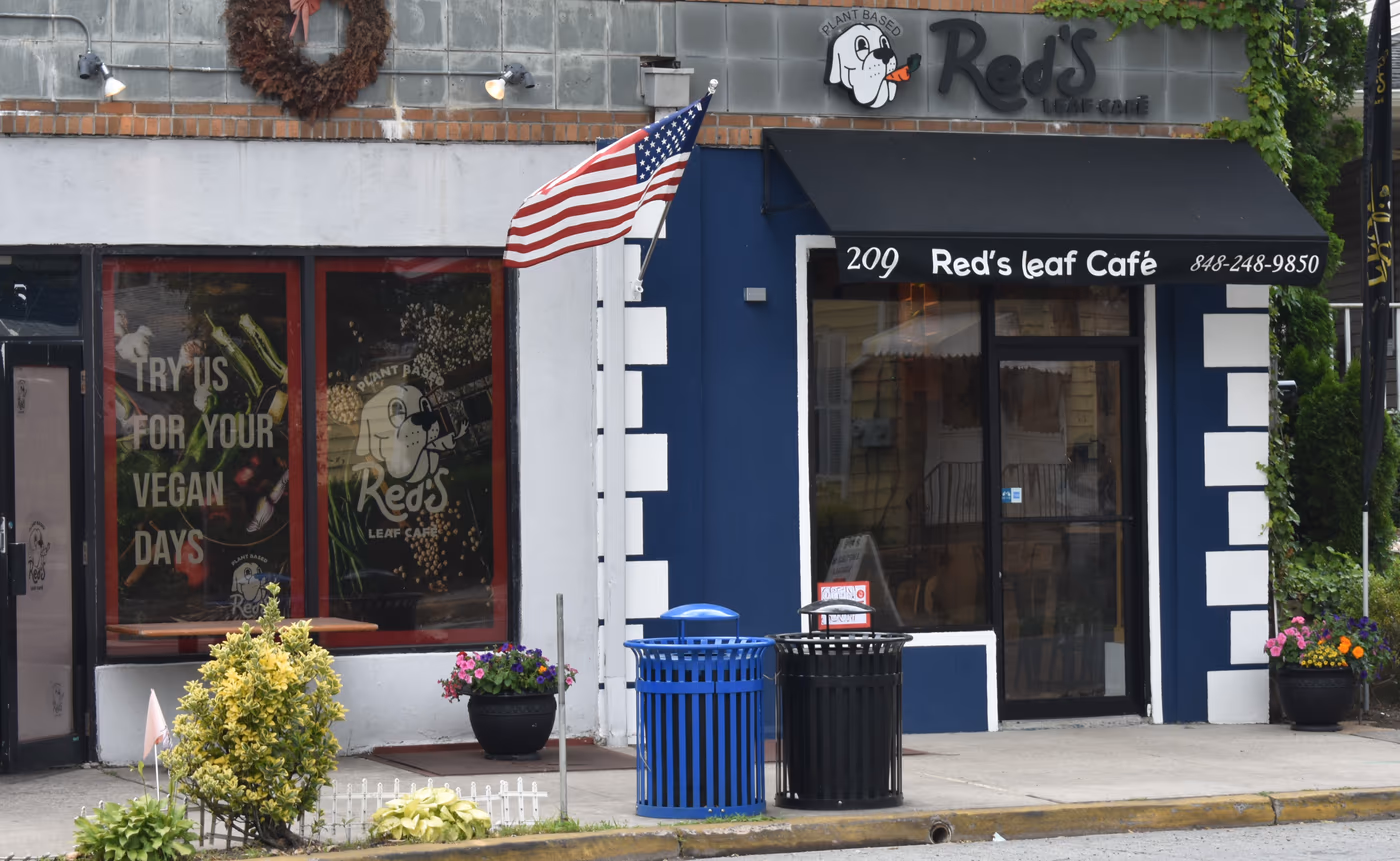 Red's Leaf Café photo 2