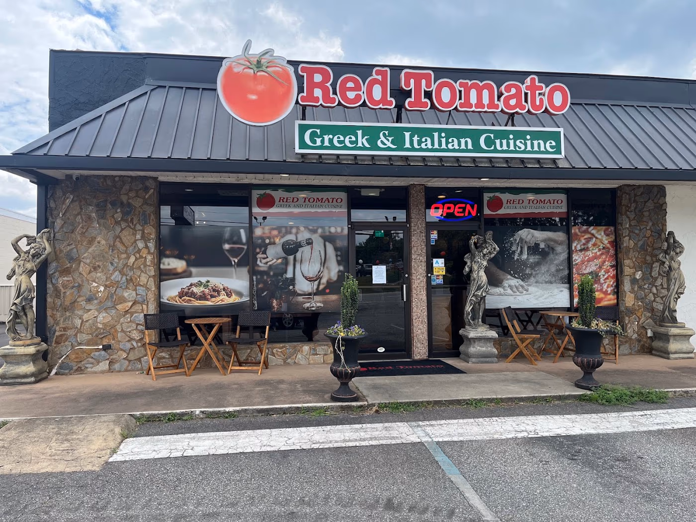 Red Tomato and Wine Restaurant
