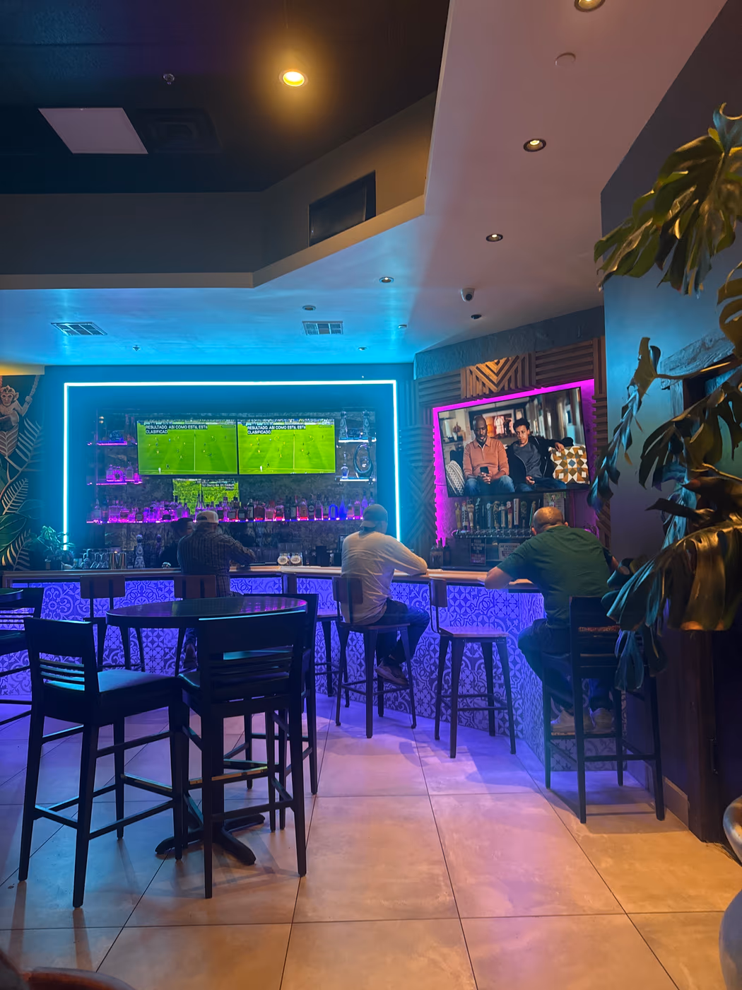 Reino Bar and Grill