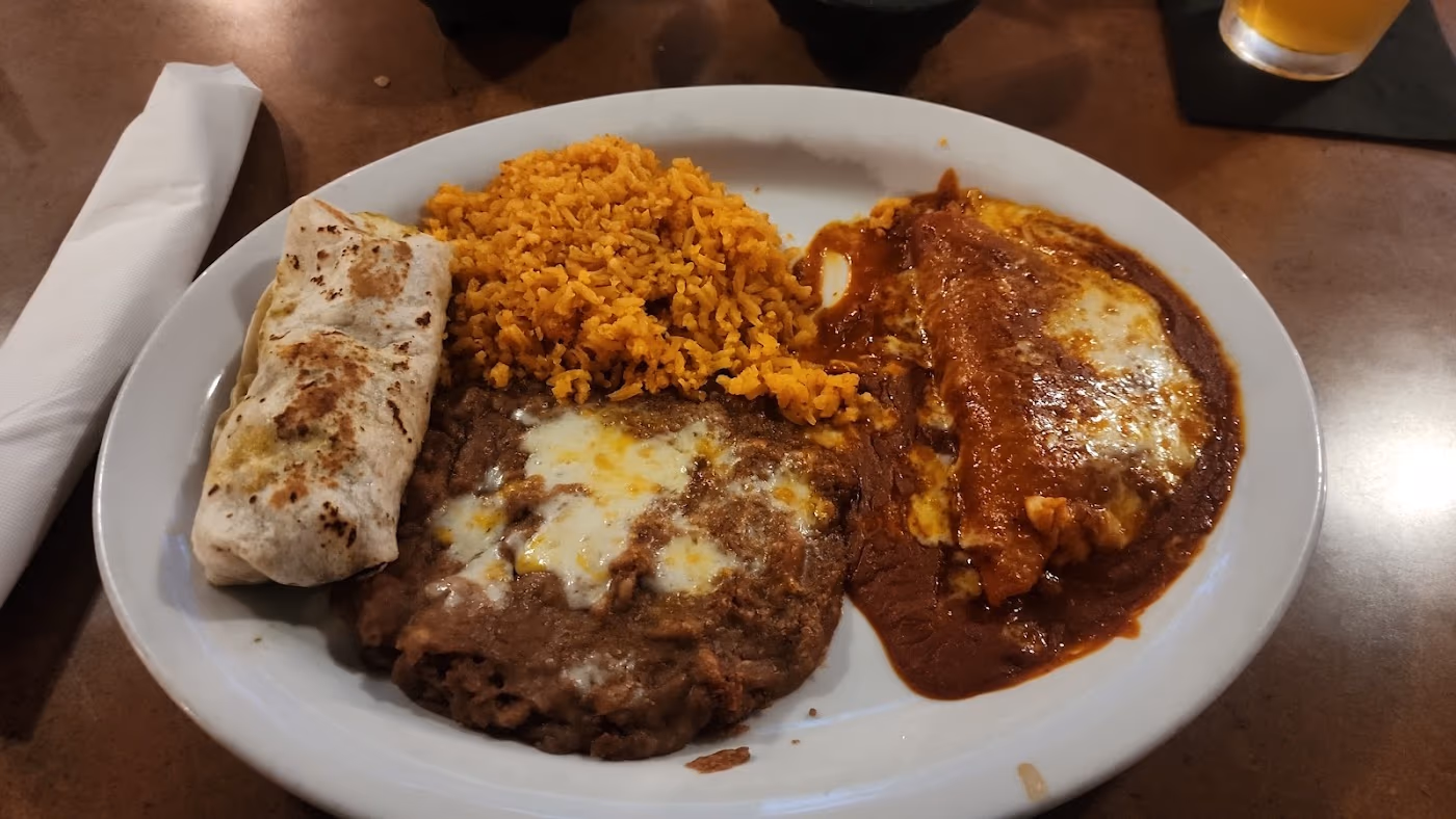 Reyna's Restaurant photo 2