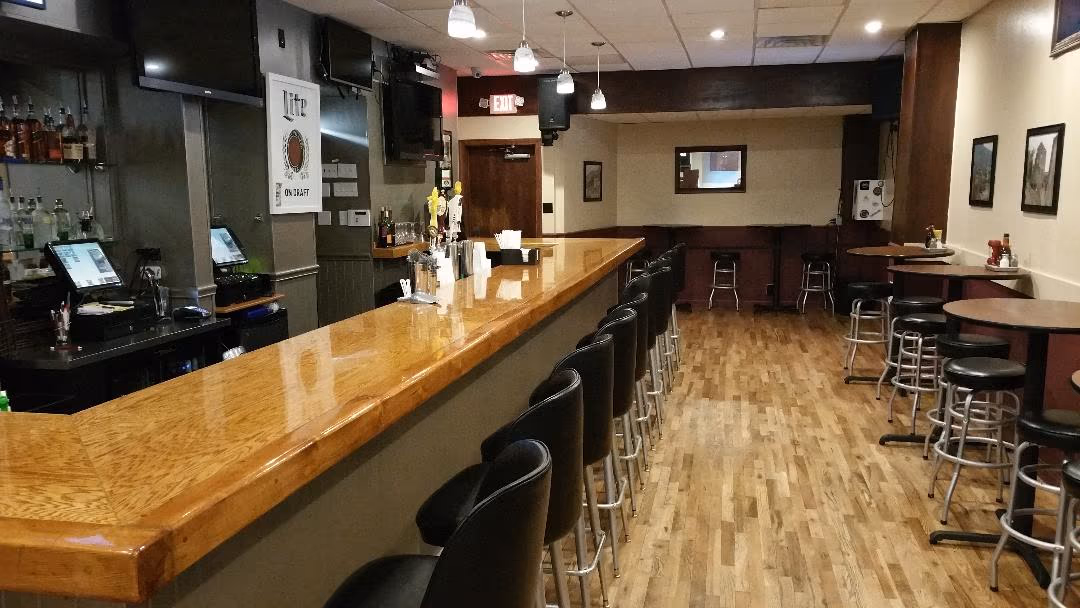 Riardo's Bar & Grill photo 2
