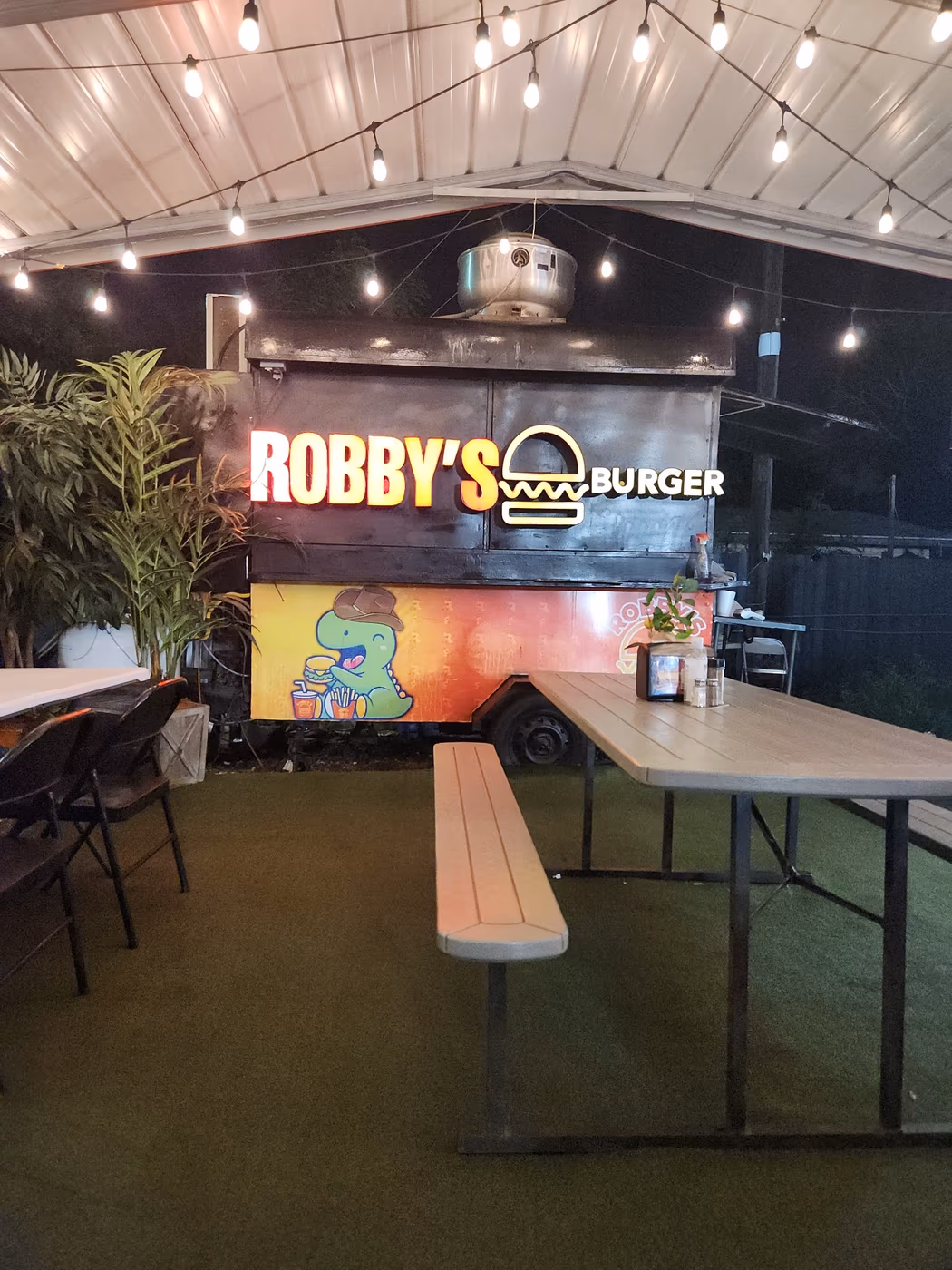 Robby’s burger photo 3